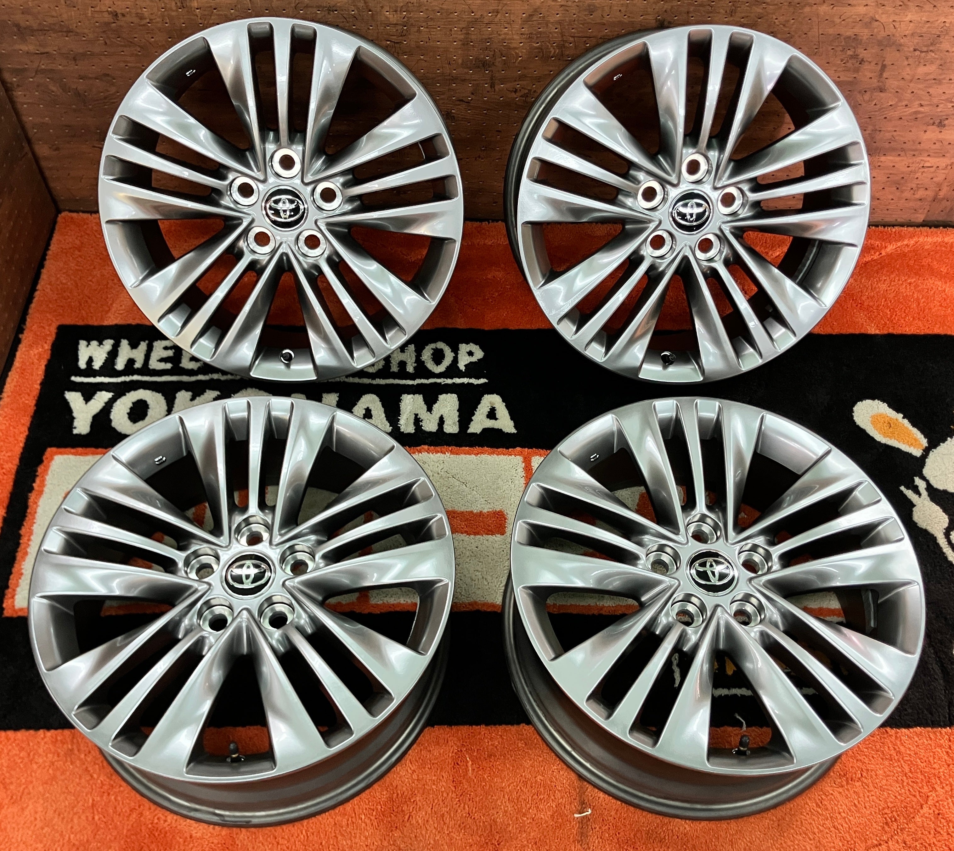 アルファード40系 純正タイヤ ヨコハマ ADVAN V03 225/60R18 トヨタ