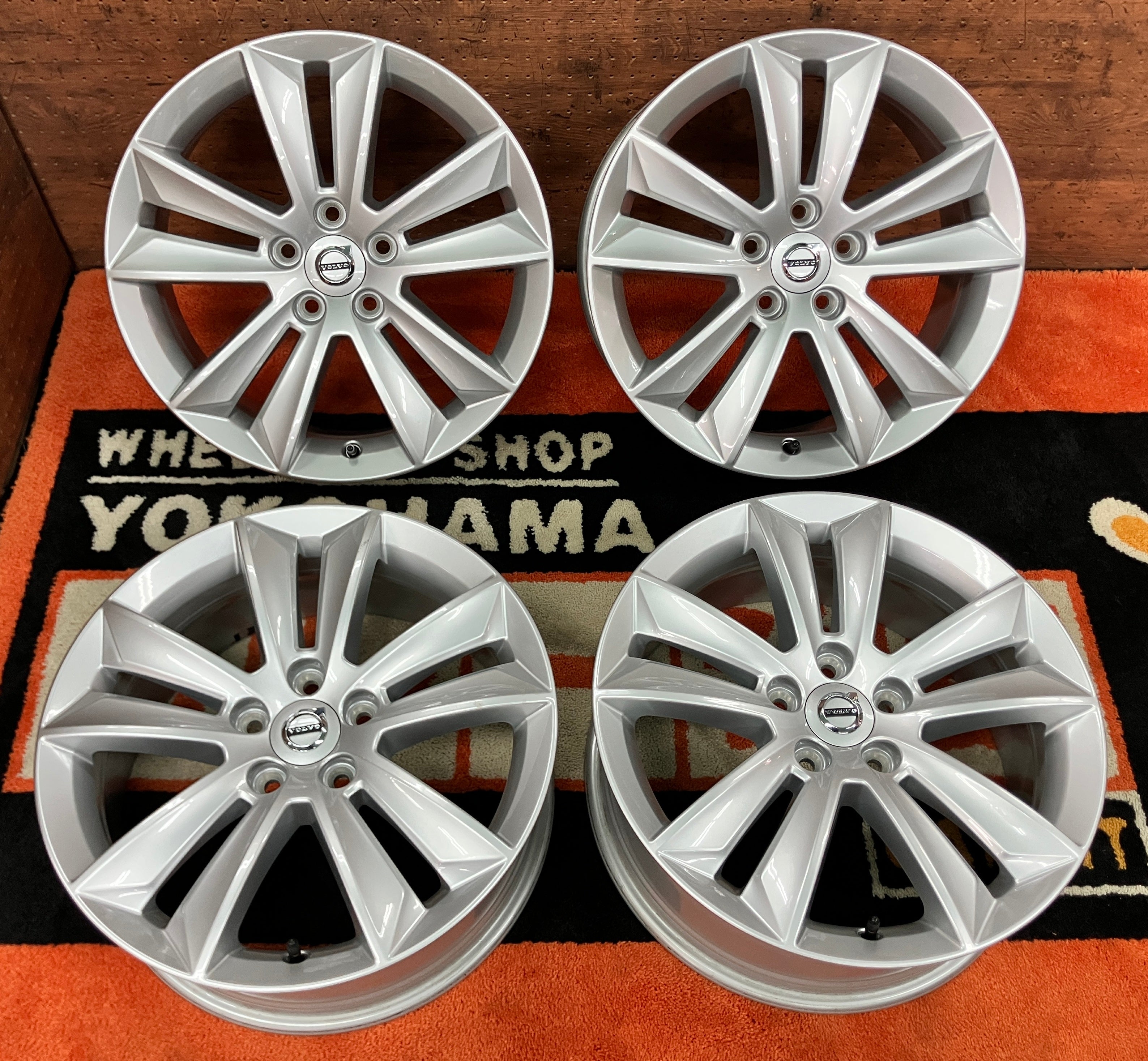 ◇ホイールのみ4本セット! VOLVO(ボルボ)純正アルミホイール 7J ET40.5