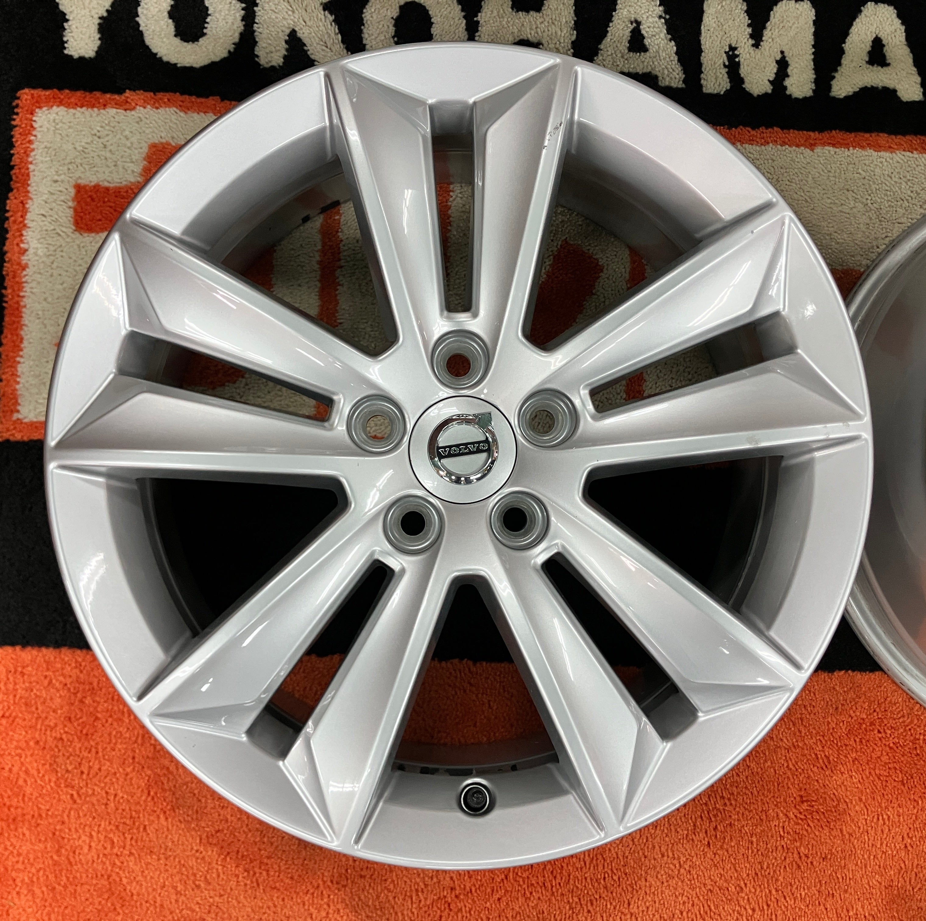 ◇ホイールのみ4本セット! VOLVO(ボルボ)純正アルミホイール 7J ET40.5