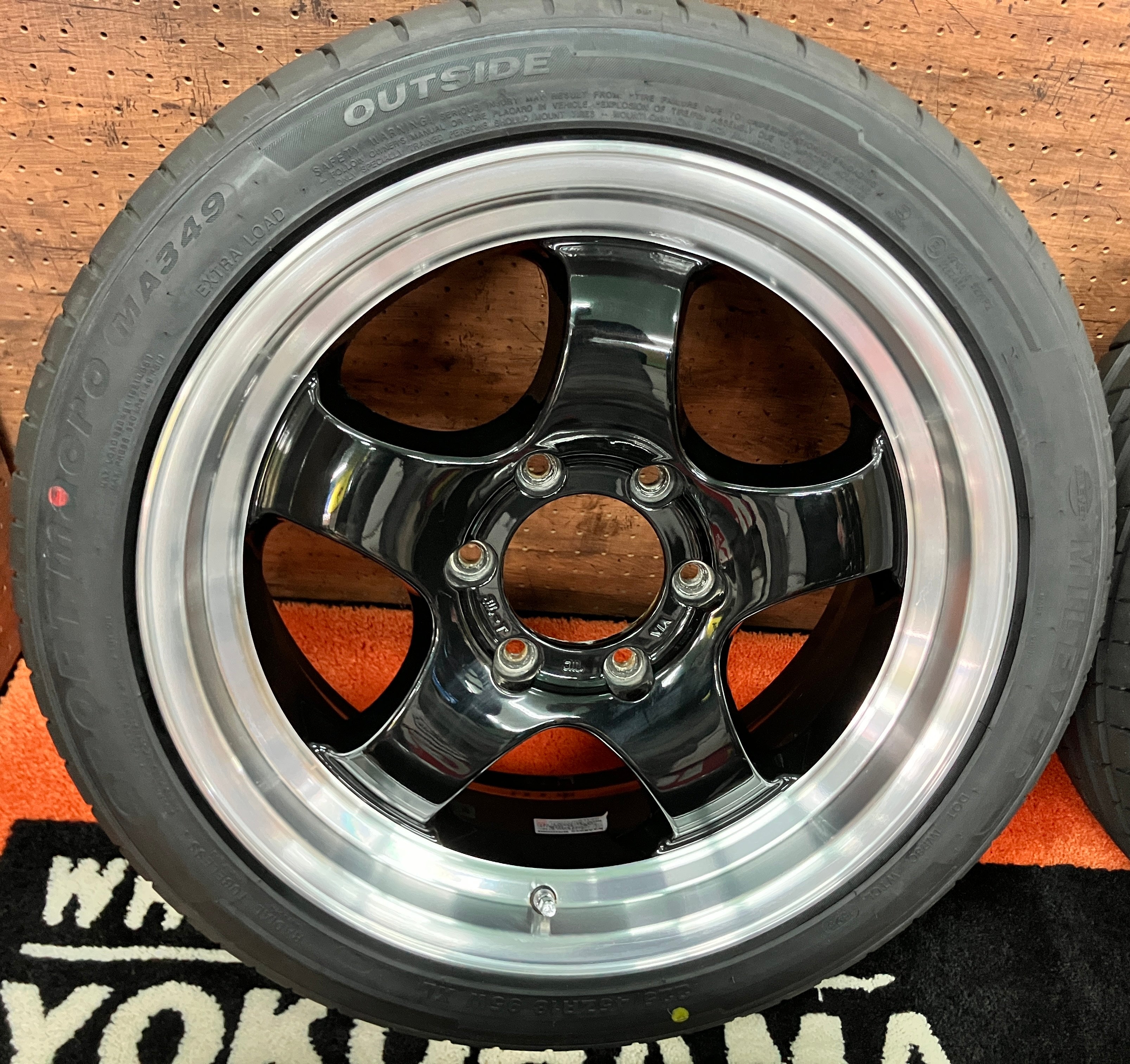 ◇夏用Set◇安心画像多数! 新品タイヤ付き 18inch 8J ET35 WORK XTRAP