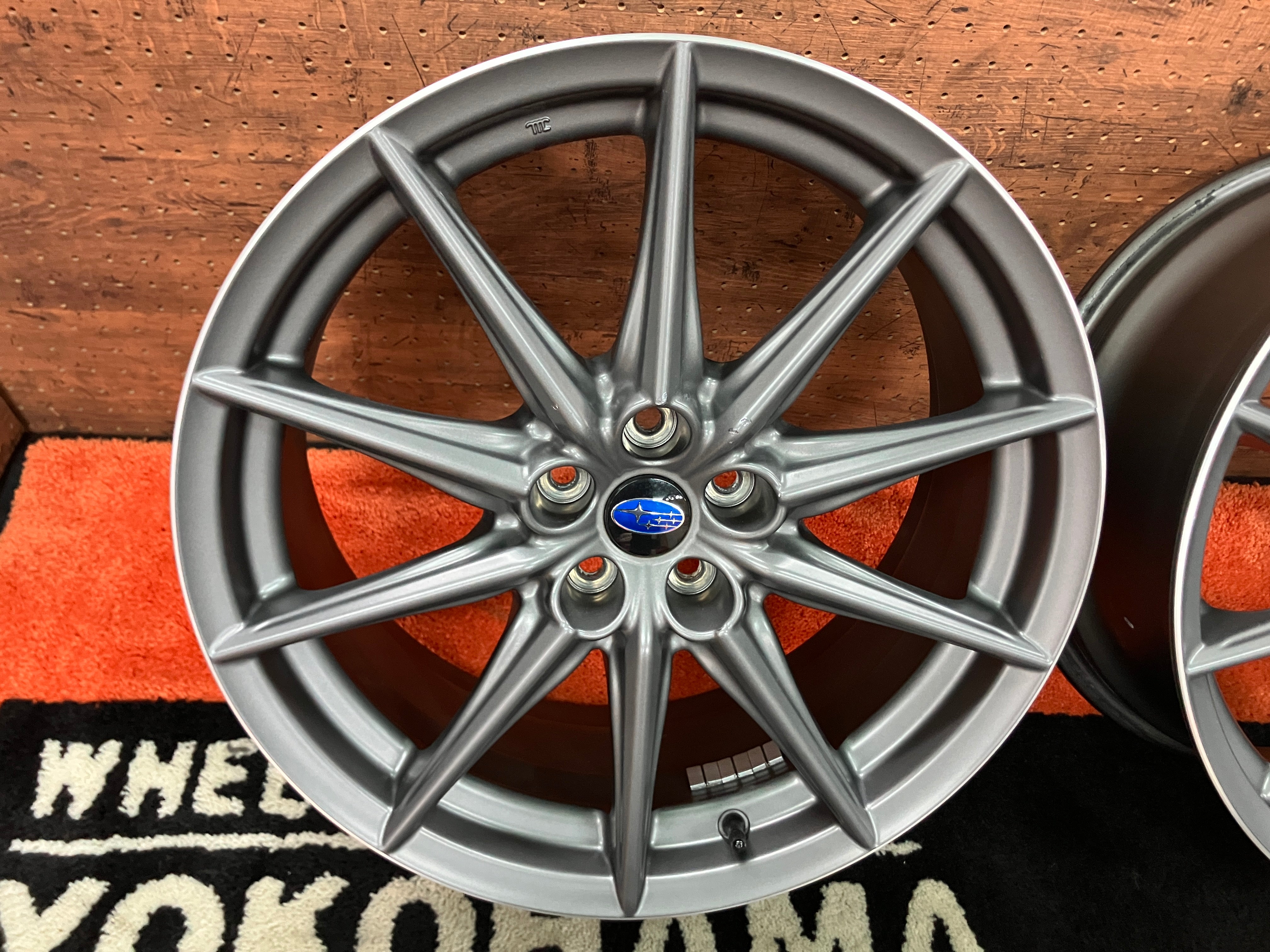 スバル純正　アルミホイール　18 インチ B3118VC100 スバル純正 アルミホイール 18インチ レッド 1本 1個