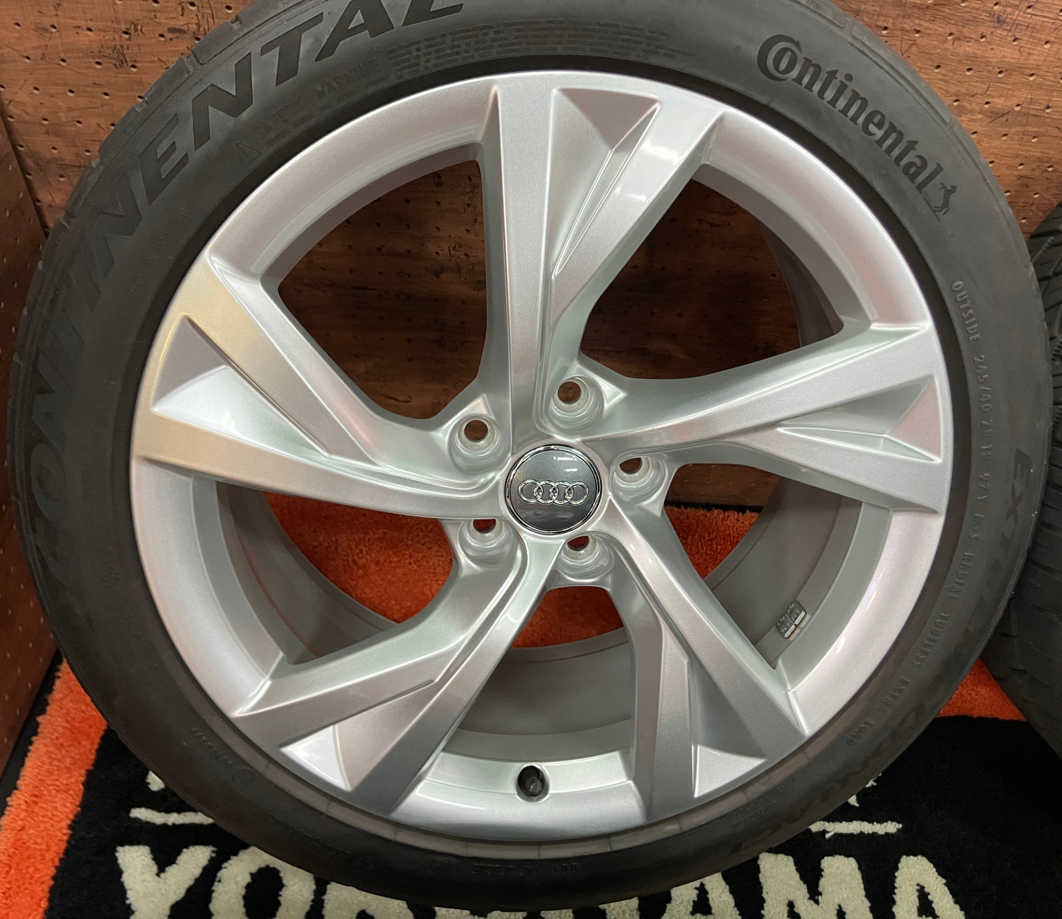 タイヤ新品 バランス済【ZMAX ZEALION 245/40ZR18】夏タイヤ【アウディ 8K A4 Sライン 純正 18インチ 8J5HPCD112+47】24年製　(VTG973) ◇夏用Set◇安心画像多数! 18インチ 8J ET40 AUDIアウディ純正 A4 8W