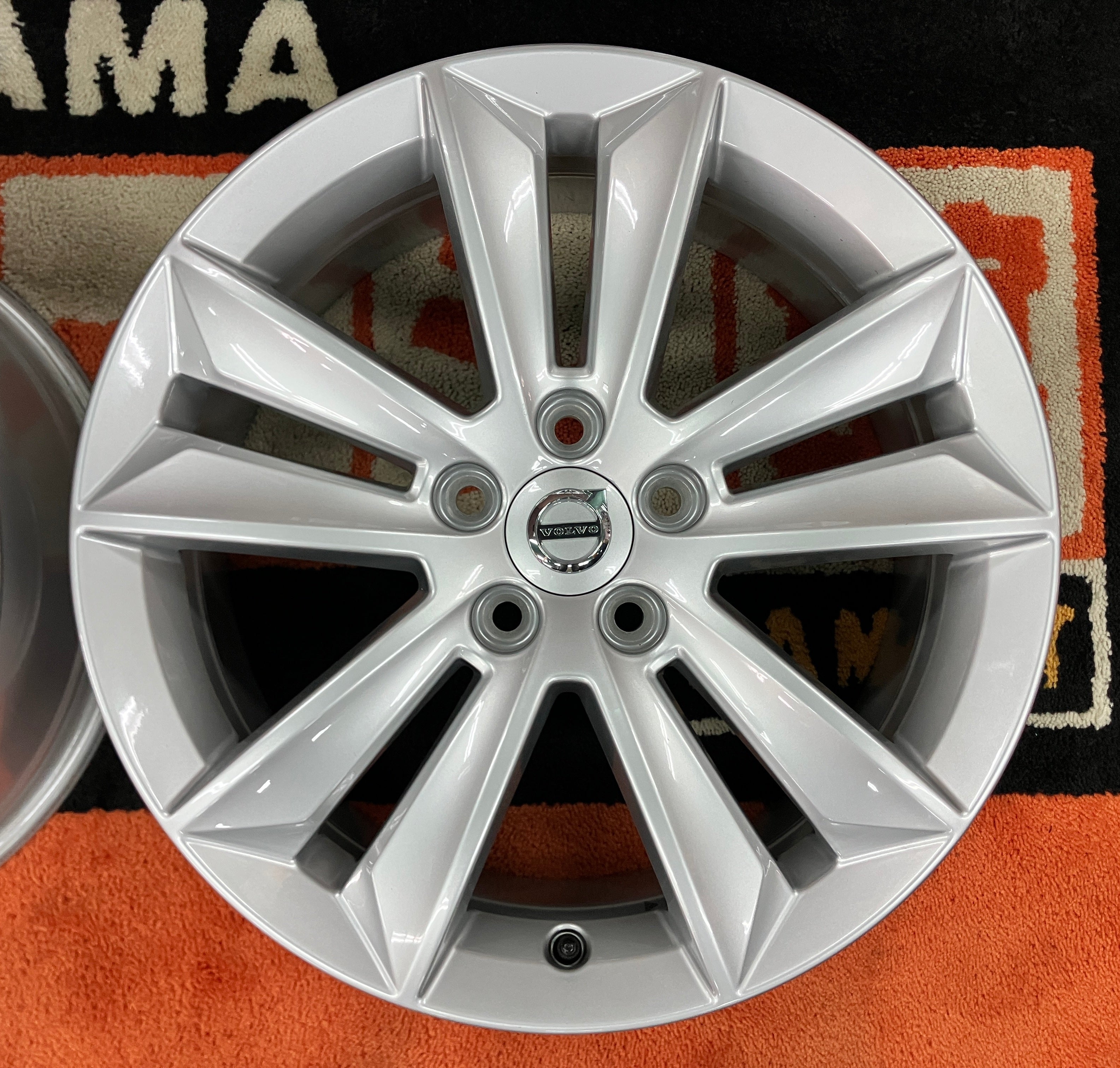 ◇ホイールのみ4本セット! VOLVO(ボルボ)純正アルミホイール 7J ET40.5