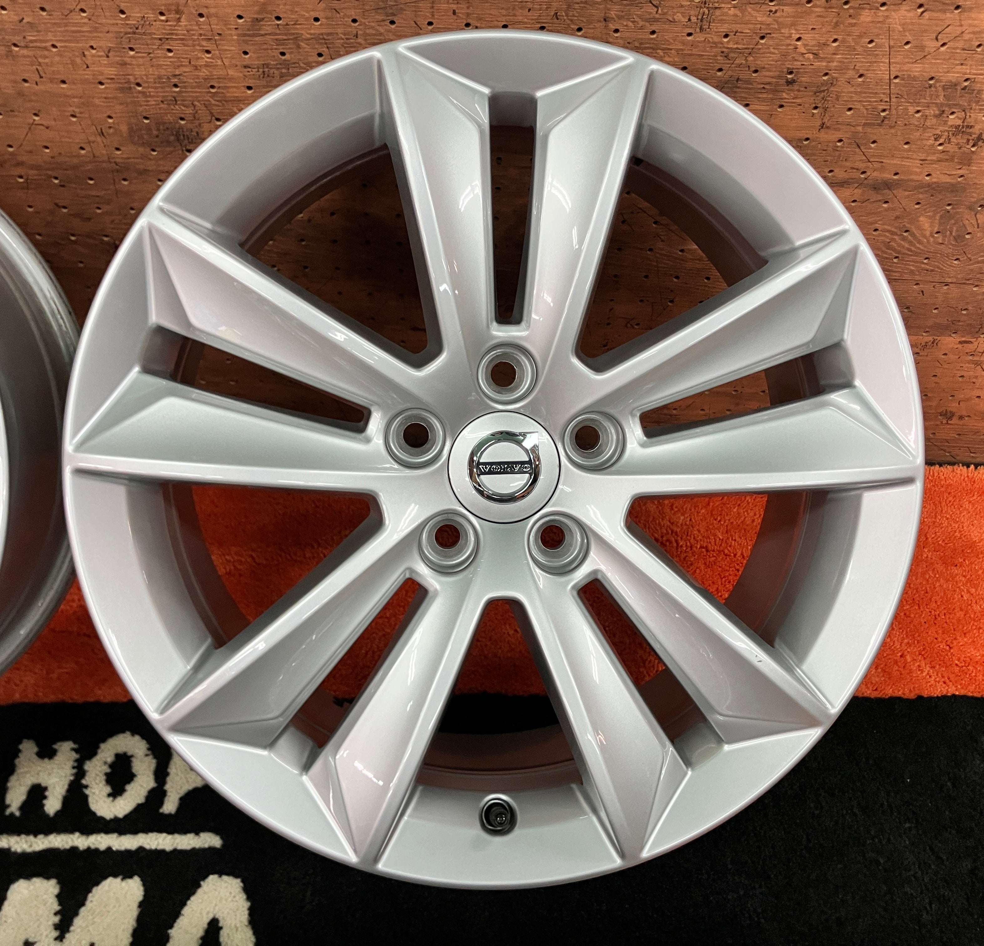 ◇ホイールのみ4本セット! VOLVO(ボルボ)純正アルミホイール 7J ET40.5