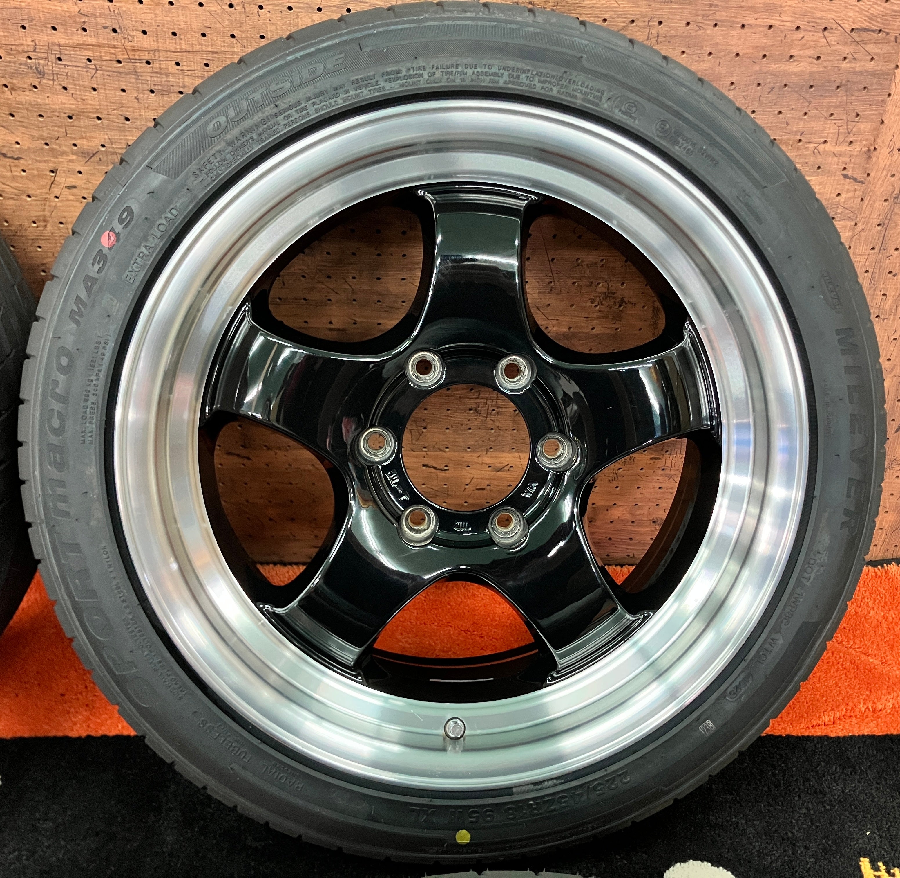 ◇夏用Set◇安心画像多数! 新品タイヤ付き 18inch 8J ET35 WORK XTRAP