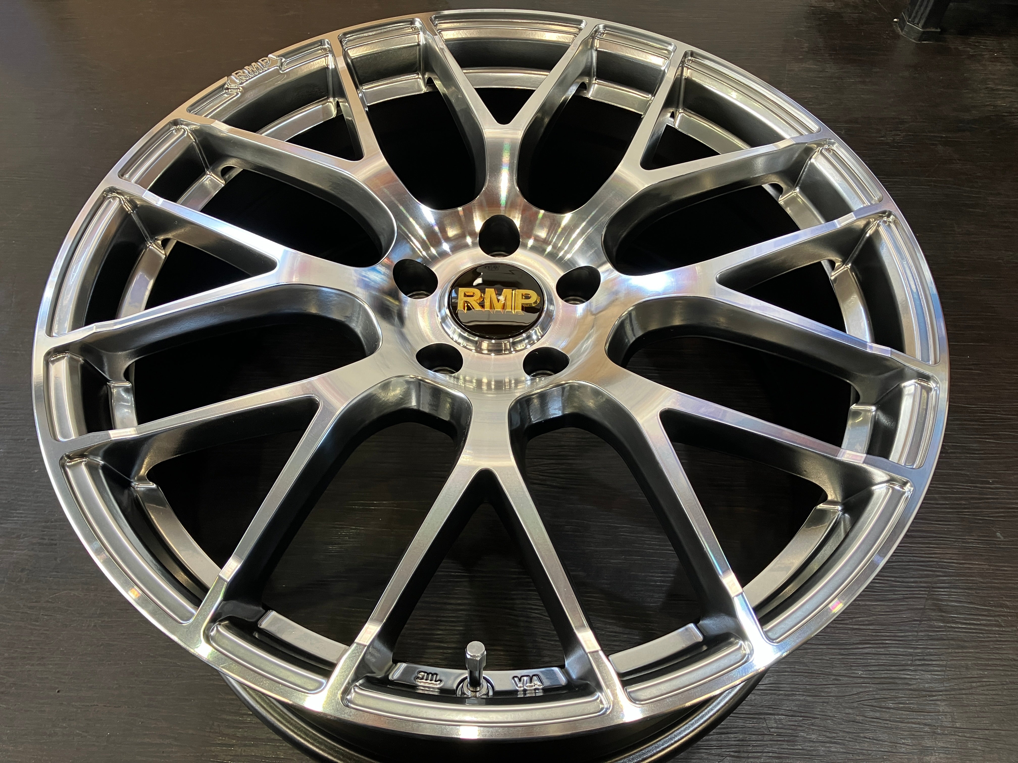 展示品美品！マルカサービスRMP 028F 215/45R18 プリウス等 ☆未使用展示品 MID WHEEL RMP 028F マルカ 20インチ 8.5J +45 114.3/5