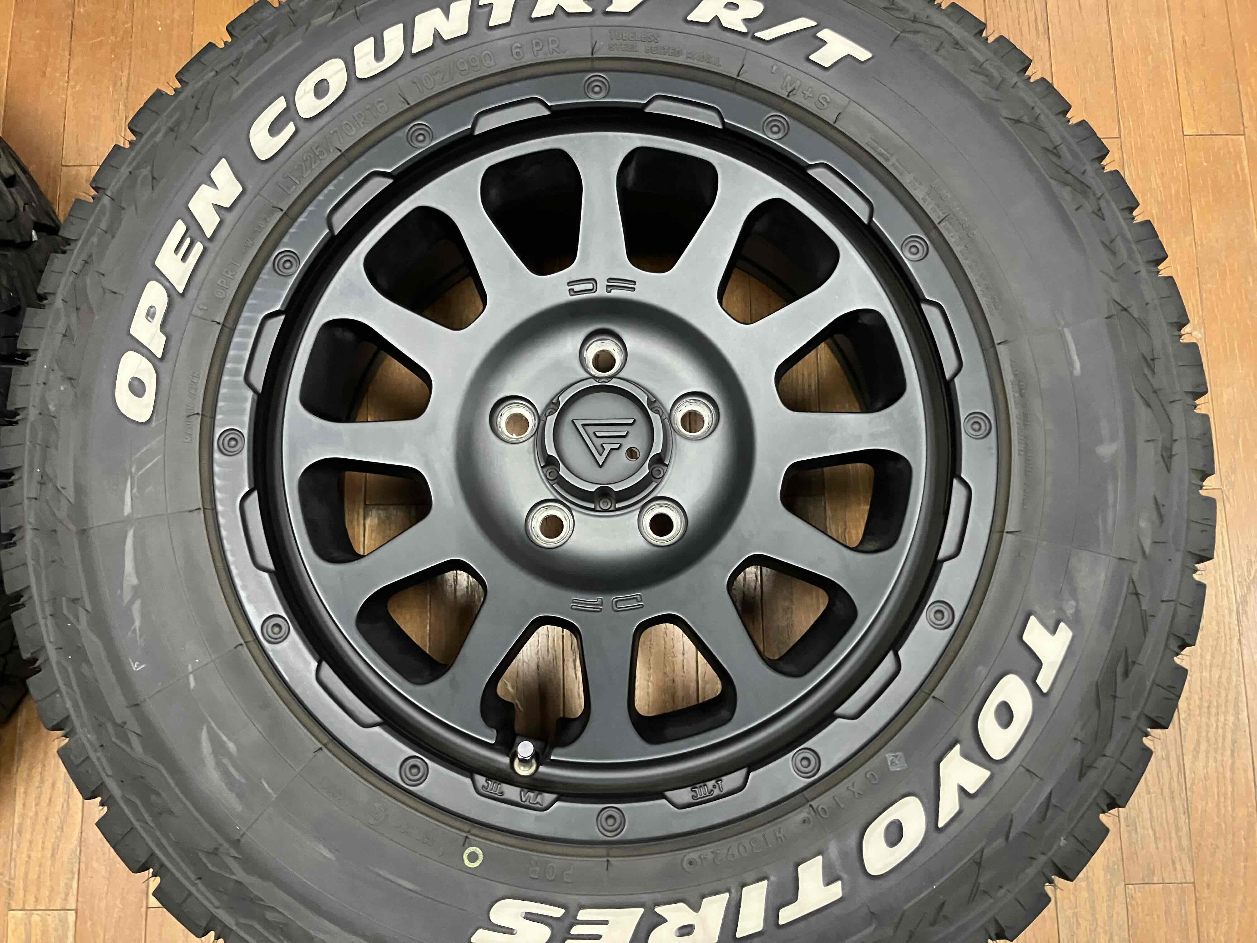デルタフォース オーバル 16インチ 7J+42 5H114.3 オープンカントリー