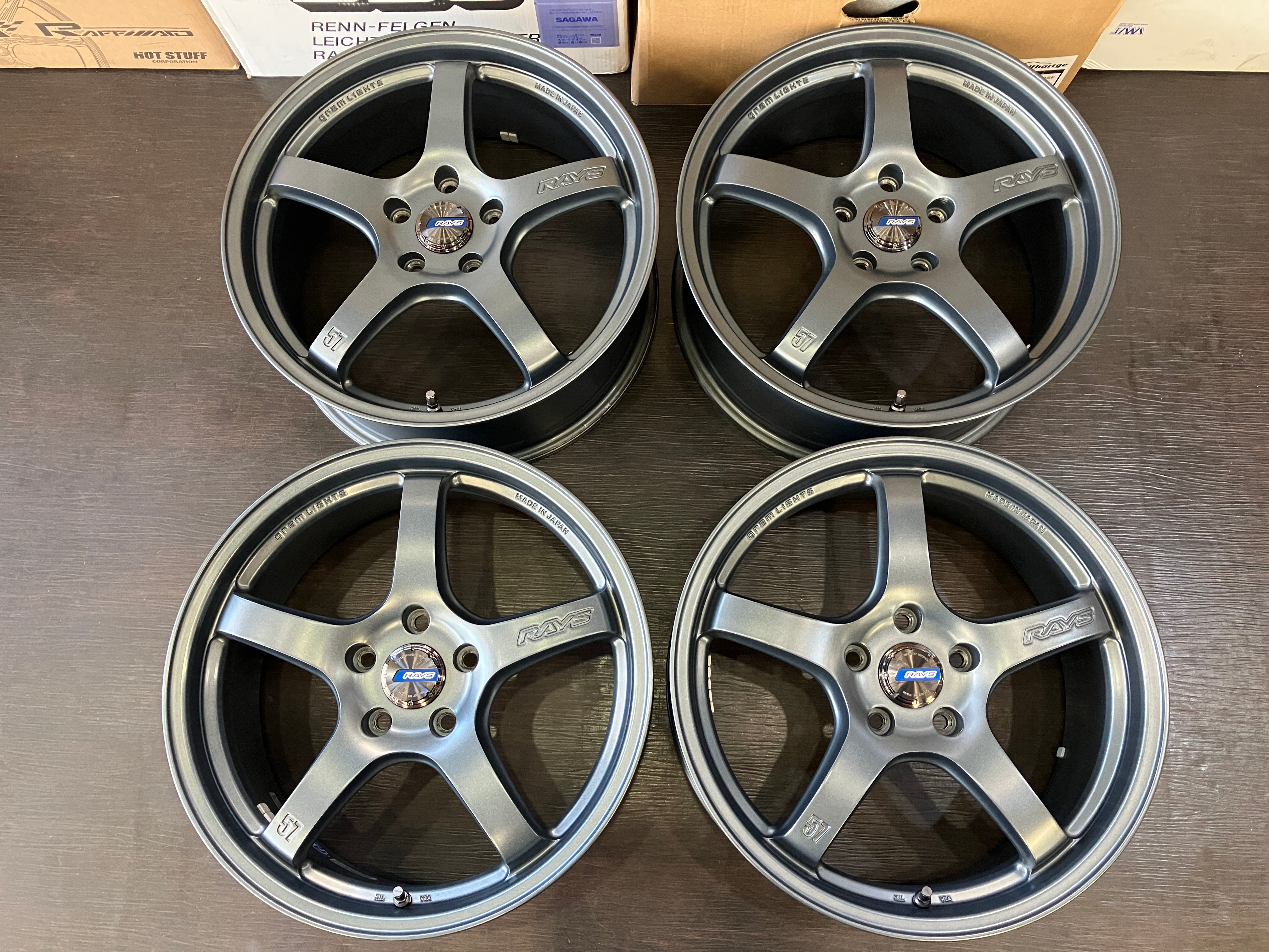 Raysグラムライツ 57CR 18インチ7.5J pcd114.3 Raysグラムライツ 57CR 18インチ7.5J pcd114.3 【公式通販】