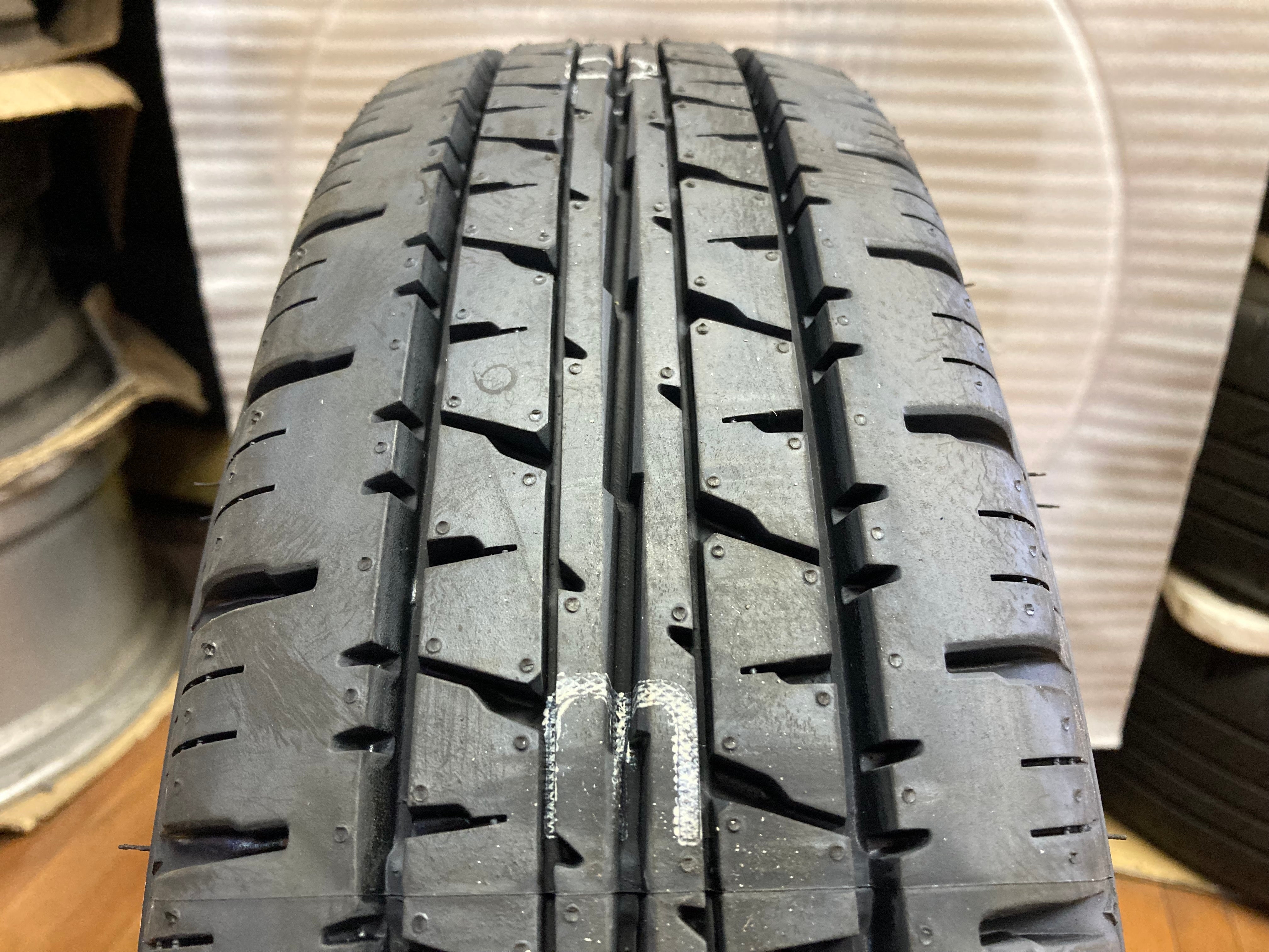 送料込み!!4本 前後セット 新品タイヤ DUNLOP ENASAVE VAN01 送料込み!!4本 前後セット 新品タイヤ DUNLOP ENASAVE VAN01
