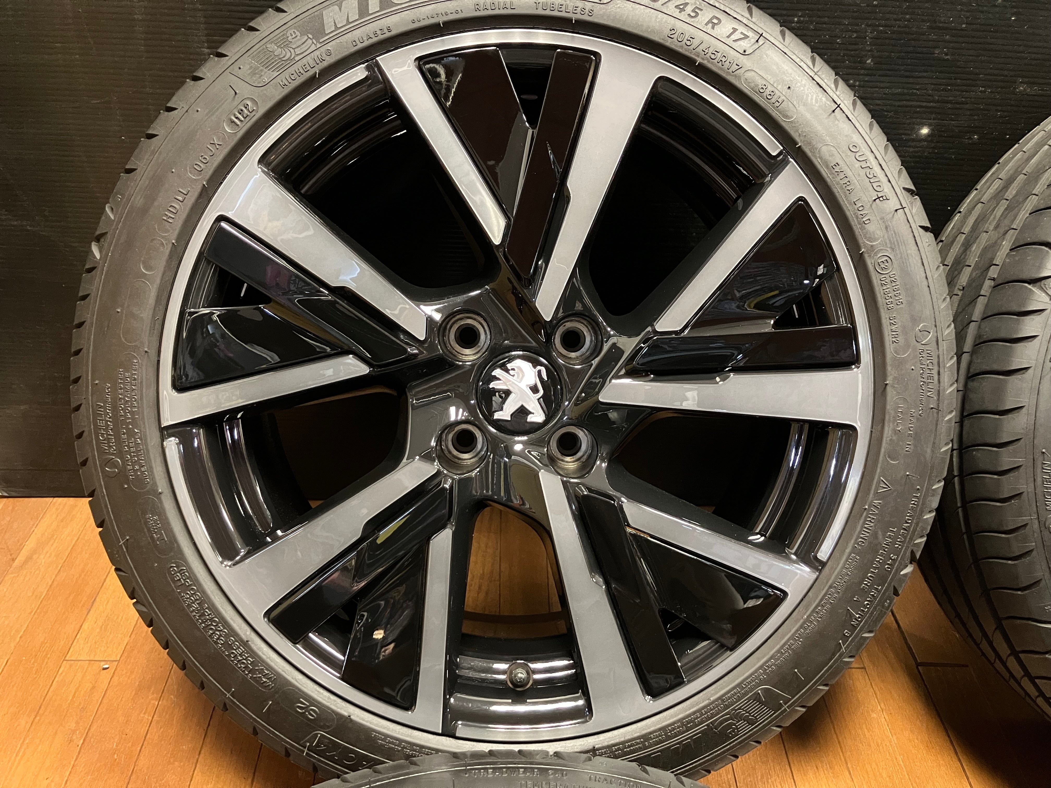 ◇美品◇希少◇PEUGEOT プジョー 208GT 純正 17インチ PCD108 4H 7J +32◇MI プライマシー4 205/45R –  ハマガレネットストア