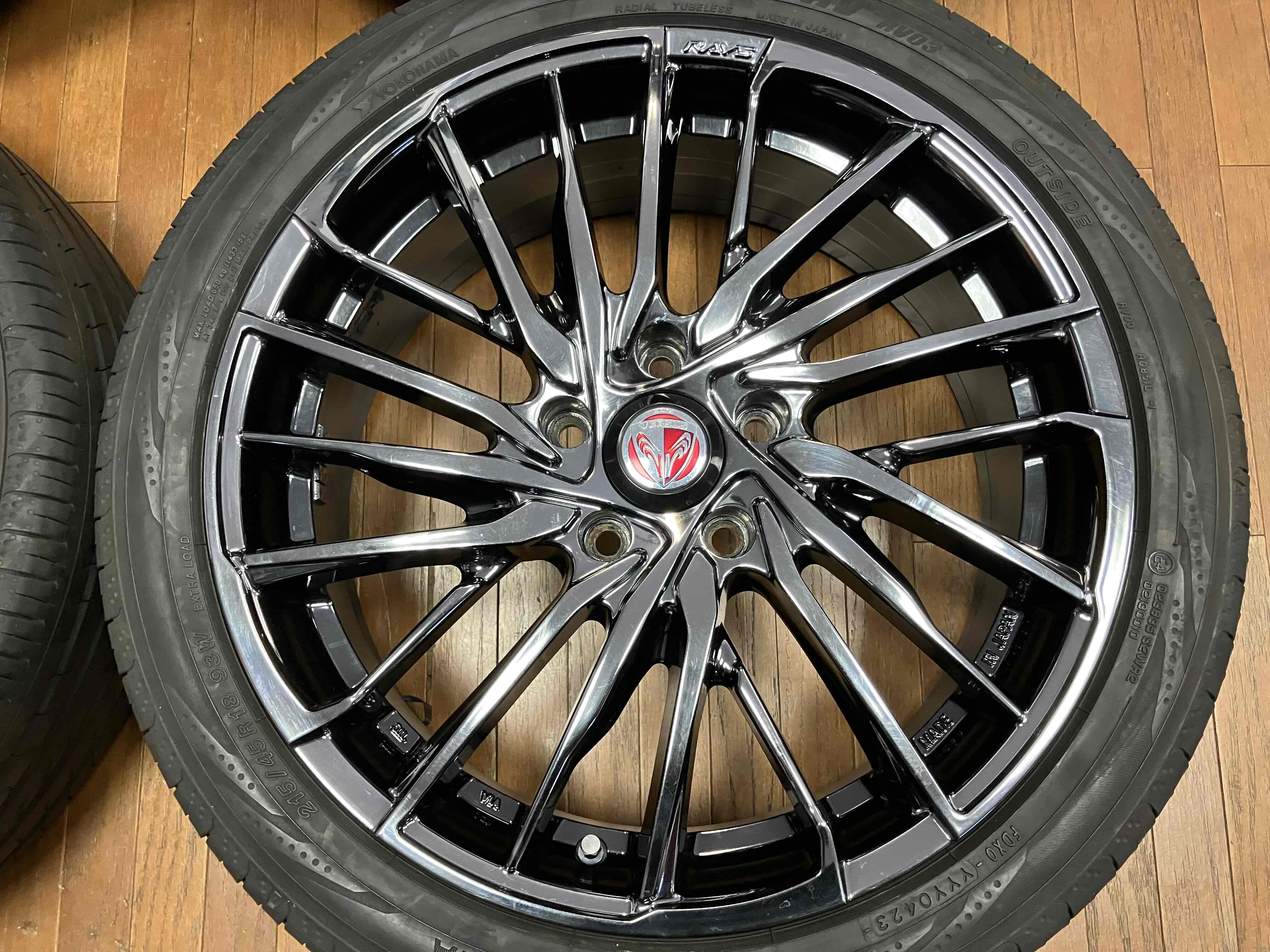 Rays ベルサス 215/45/18