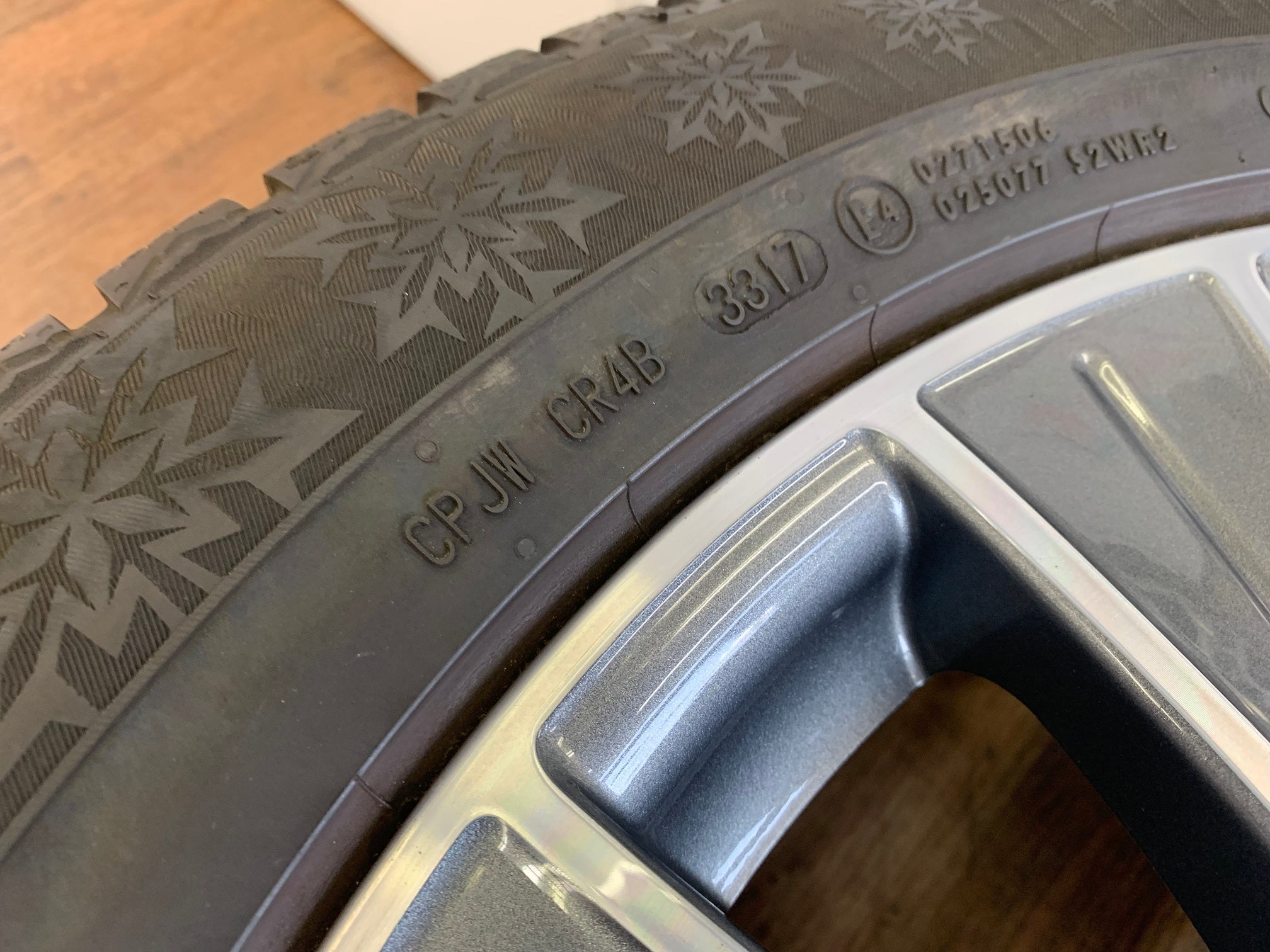 メルセデスベンツ W222 Sクラス 18×8J 5H112 PCD+41 コンチネンタル MO 245/50R18 4本 2023年製 サマータイヤ キズあり メルセデス ベンツ Sクラス W222 純正 ホイール 4本 18インチ 8J-18