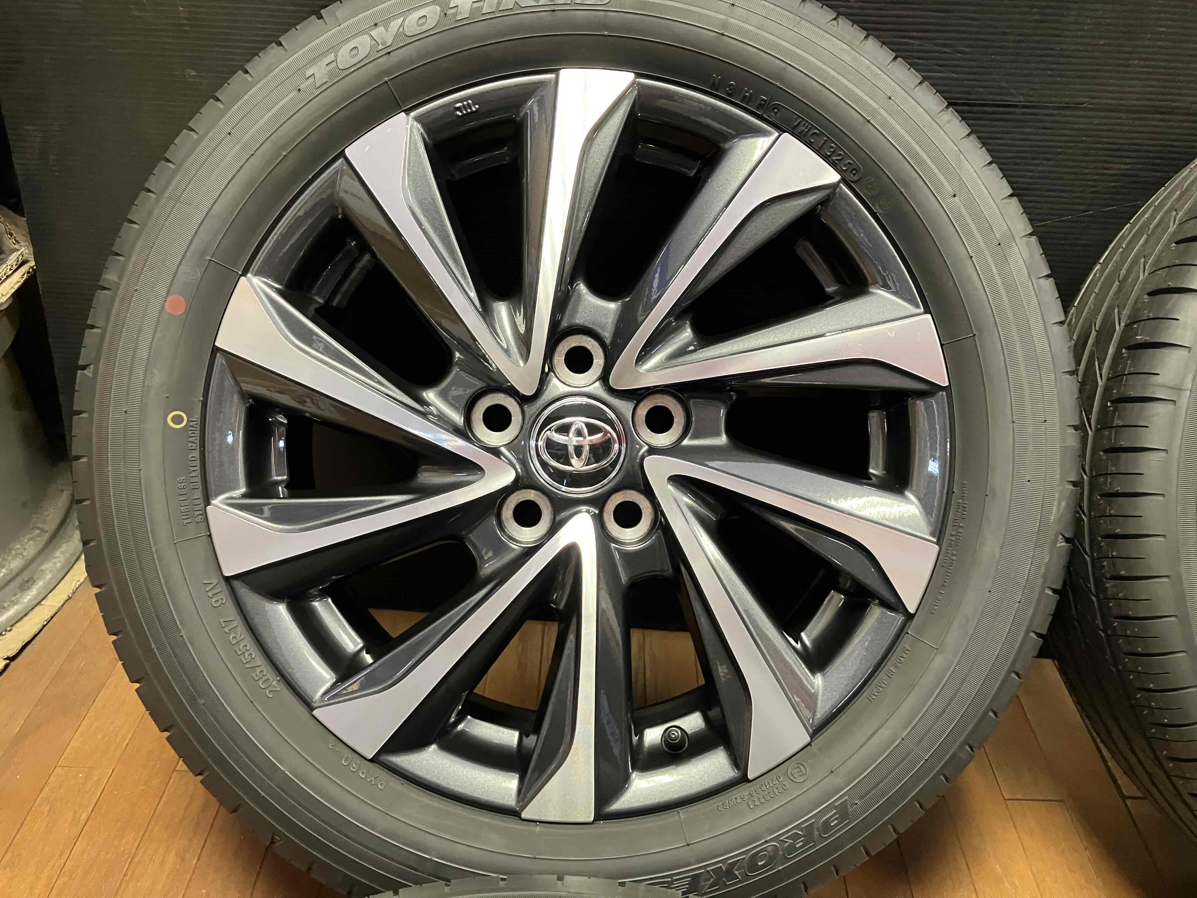 ◇新車外し◇TOYOTA 90系 ヴォクシー 純正 17インチ ガンメタ