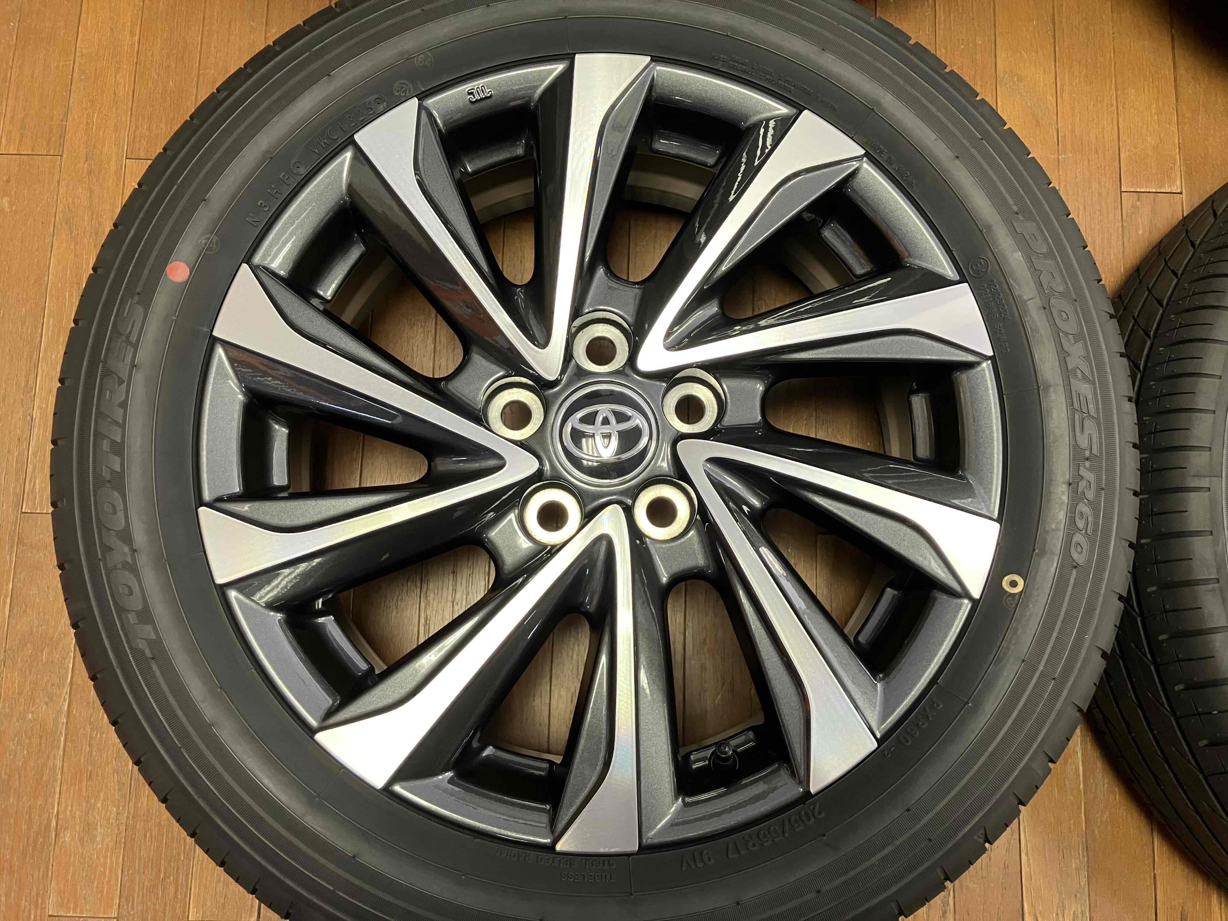 ◇新車外し◇TOYOTA 90系 ヴォクシー 純正 17インチ ガンメタ