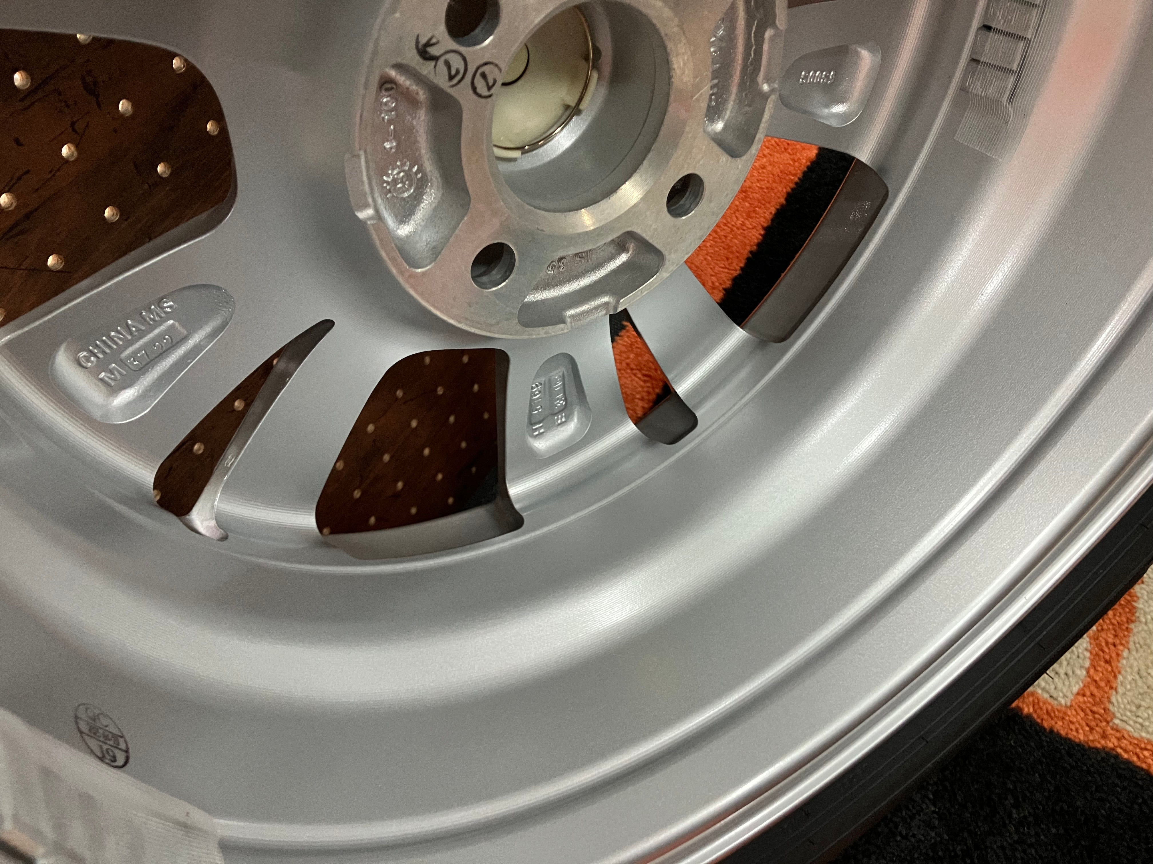 スタッドレスタイヤホイール付　4本セット ルノー ルーテシア ◇未使用新品即納!ルノー ルーテシア（RH系用）2025年製 スタッドレス