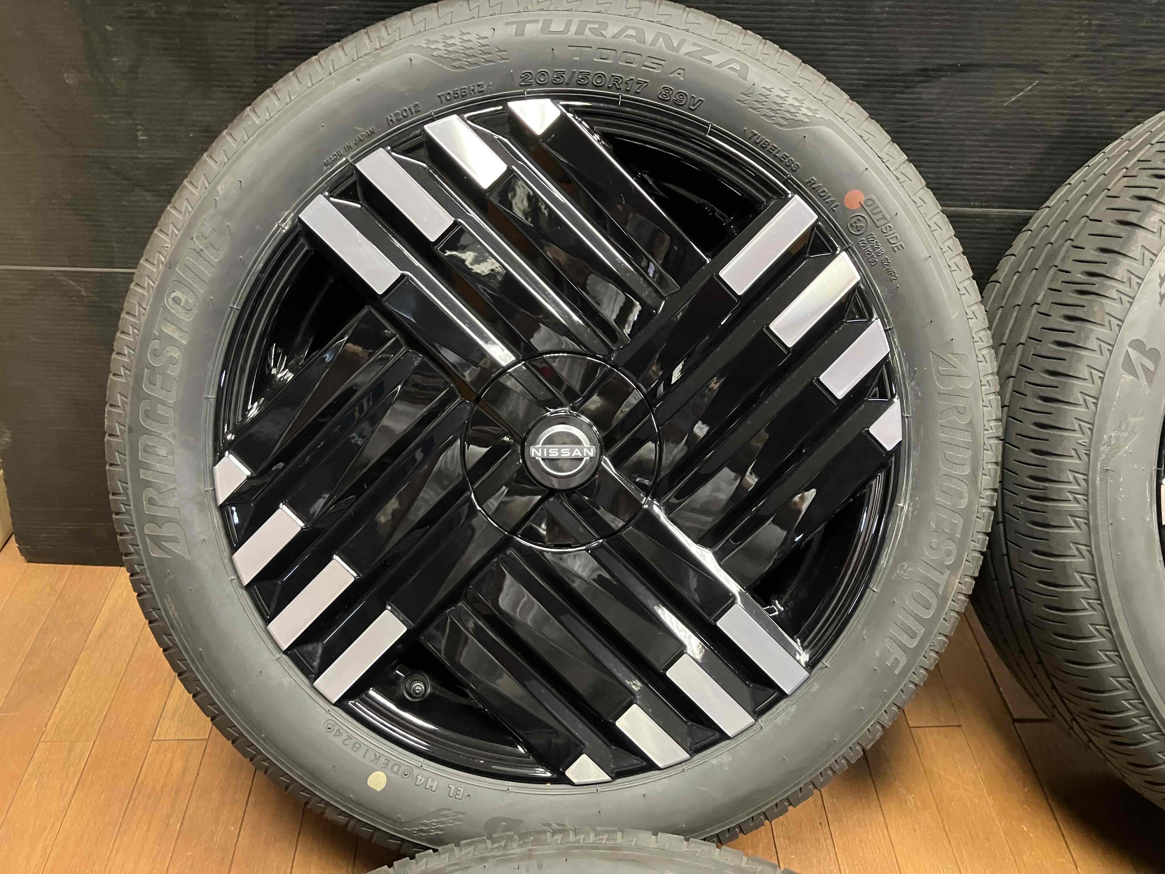 ◇美品◇NISSAN 日産 ニッサン ノート オーラ 後期型 純正 17インチ