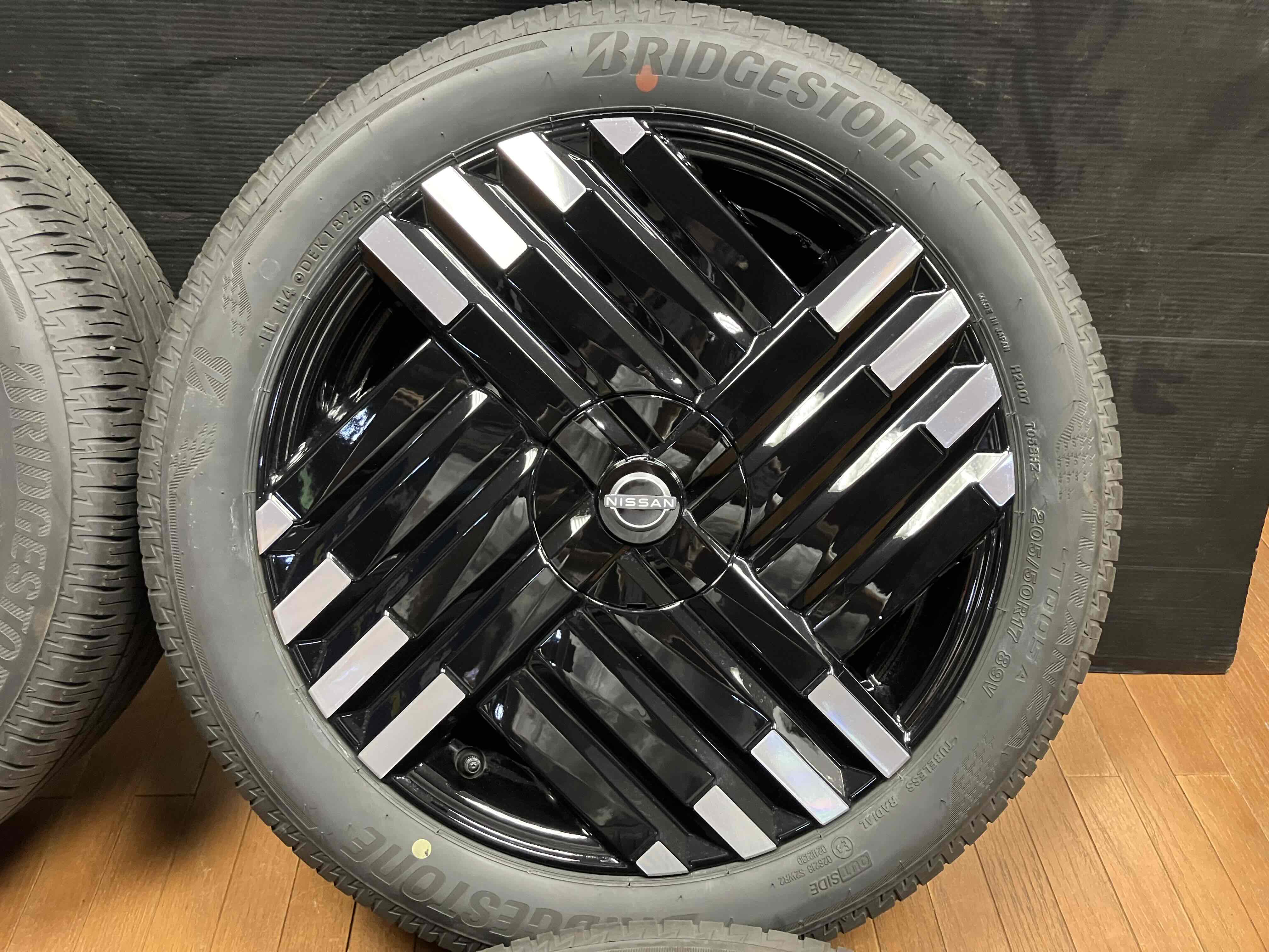 ◇美品◇NISSAN 日産 ニッサン ノート オーラ 後期型 純正 17インチ