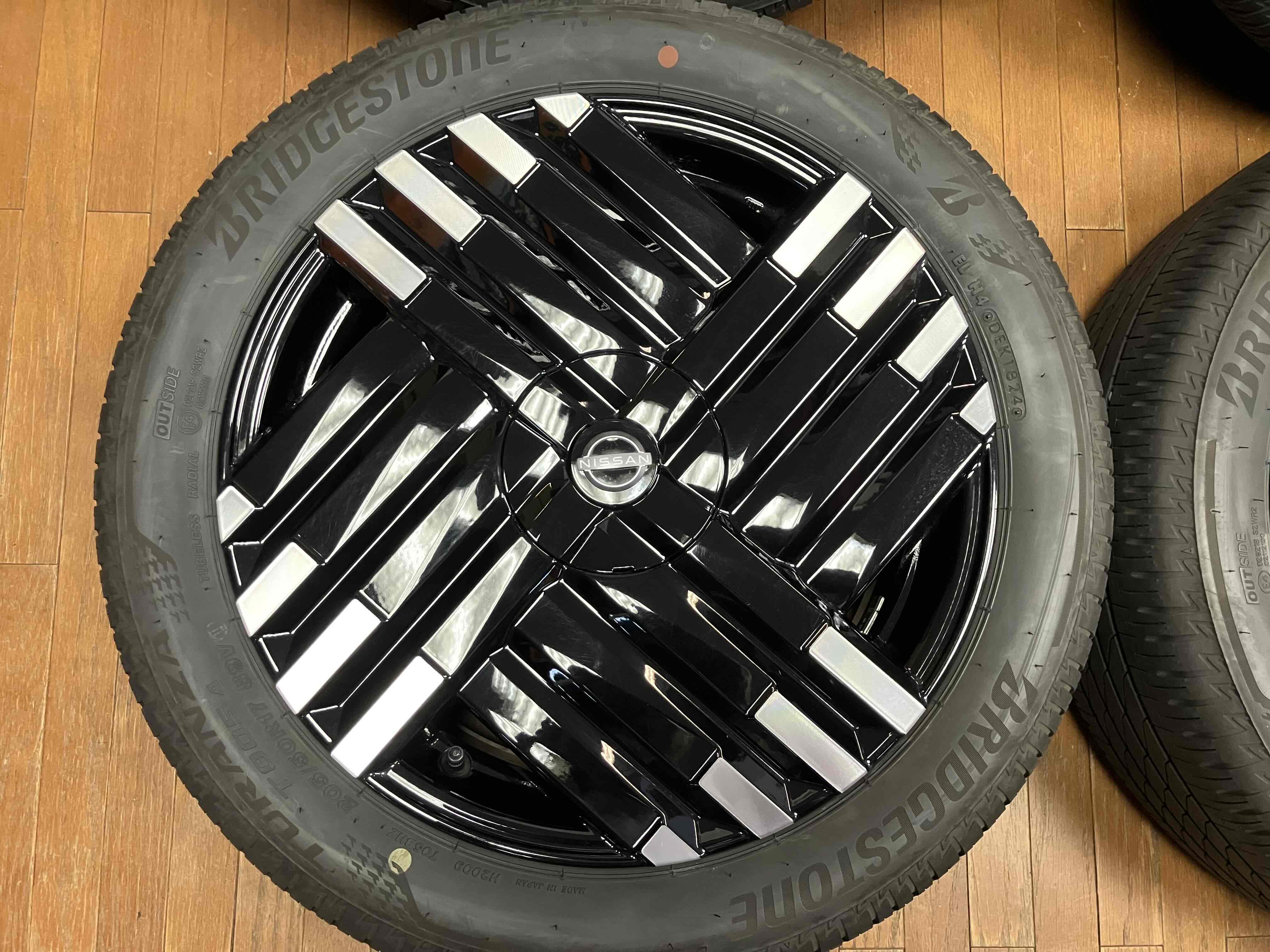 ◇美品◇NISSAN 日産 ニッサン ノート オーラ 後期型 純正 17インチ