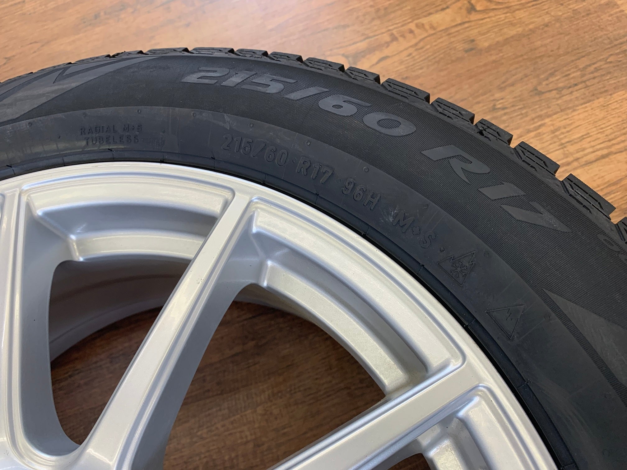 §格安! スマート 17X7J+55 114.3-5H ピレリ ICEZERO 215/60R17(215/60-17)冬 オデッセイ/ヴェ