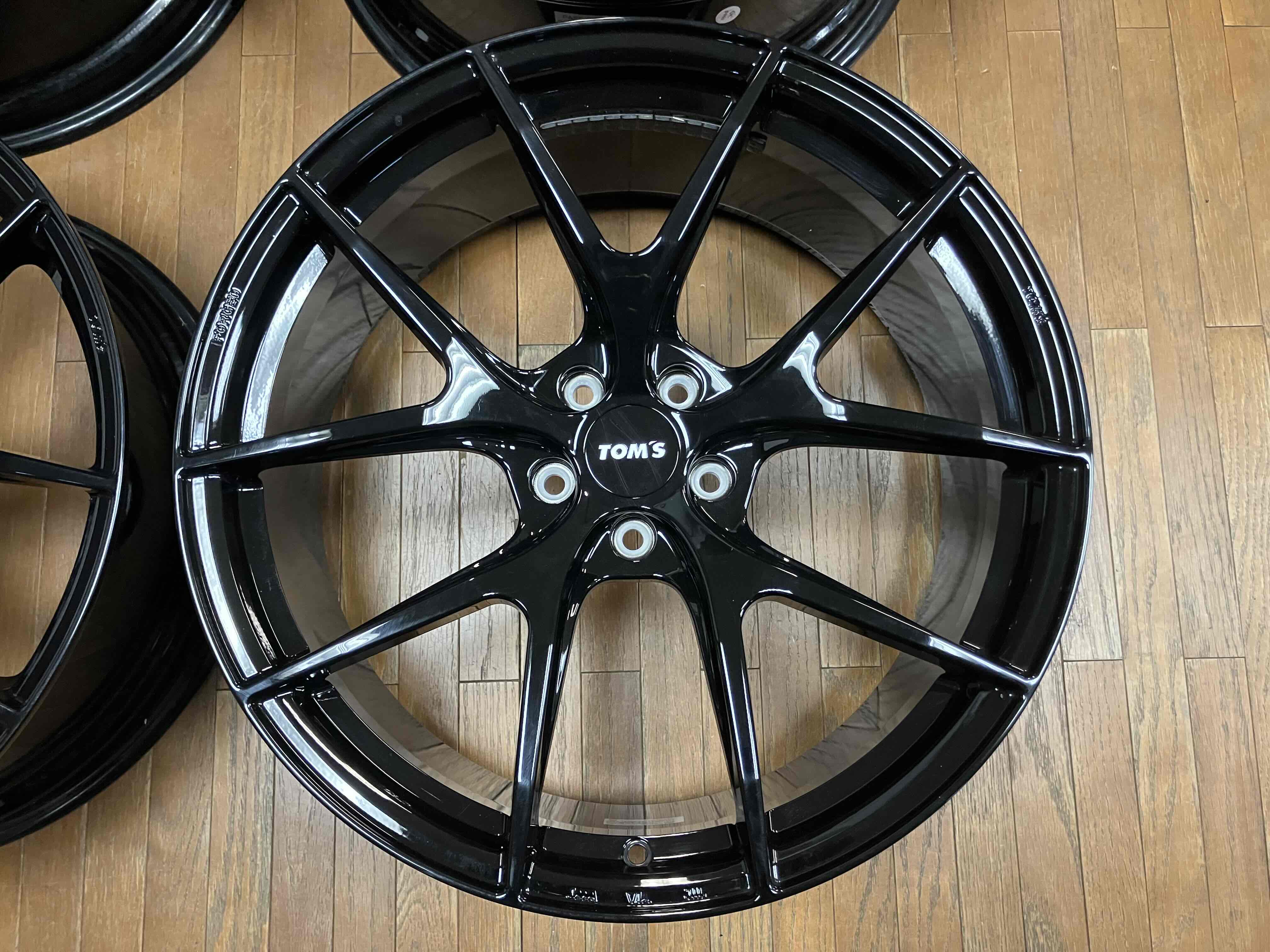 ◇鍛造 TOMS TWF03 21インチ◇8.5J+40 5H114.3◇TPMS・純正球面座