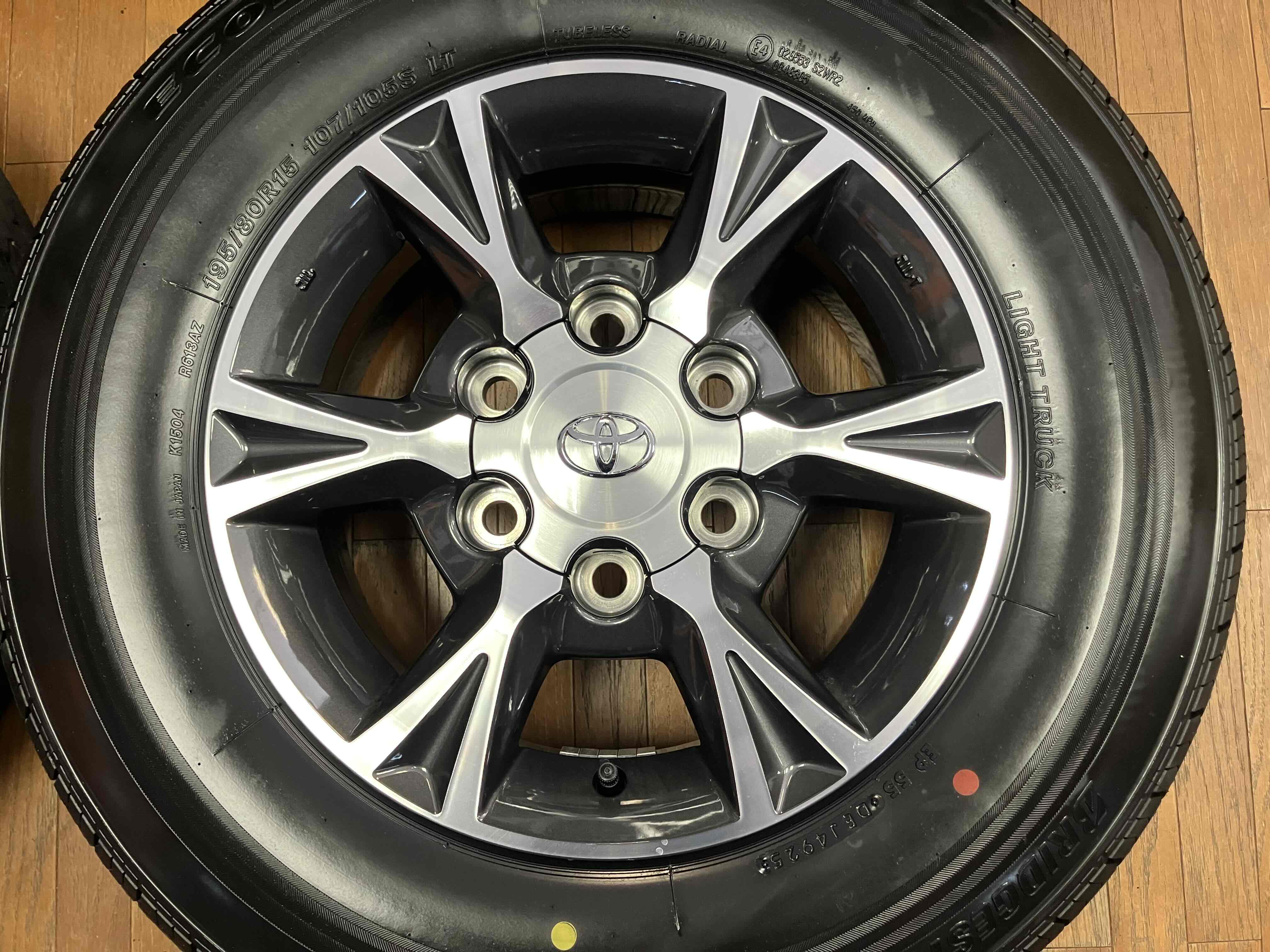 ◇新車外し!!200系 ハイエース純正 15インチ◇6J+35 6H139.7◇エコピア
