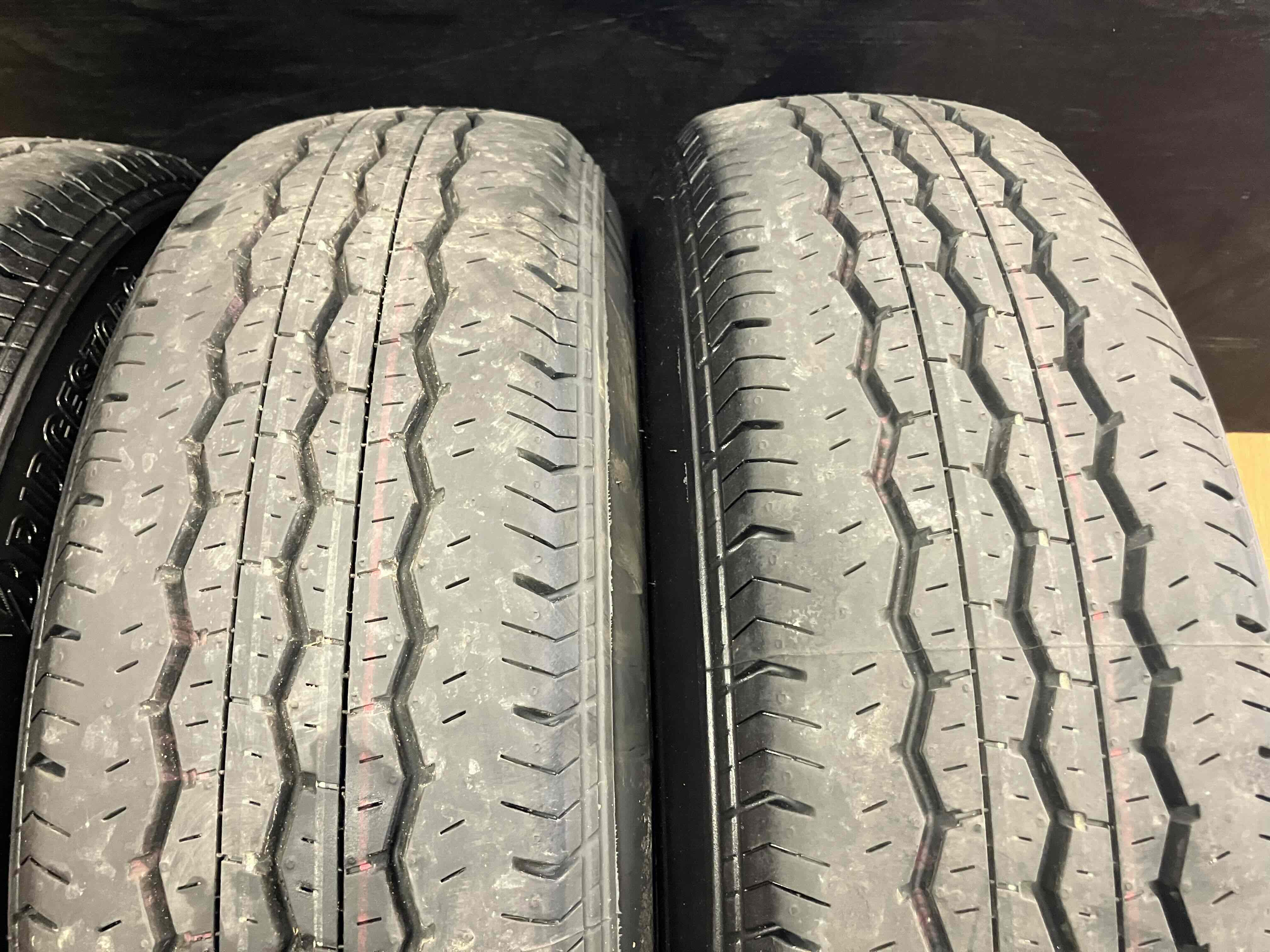 ◇新車外し!!200系 ハイエース純正 15インチ◇6J+35 6H139.7◇エコピア