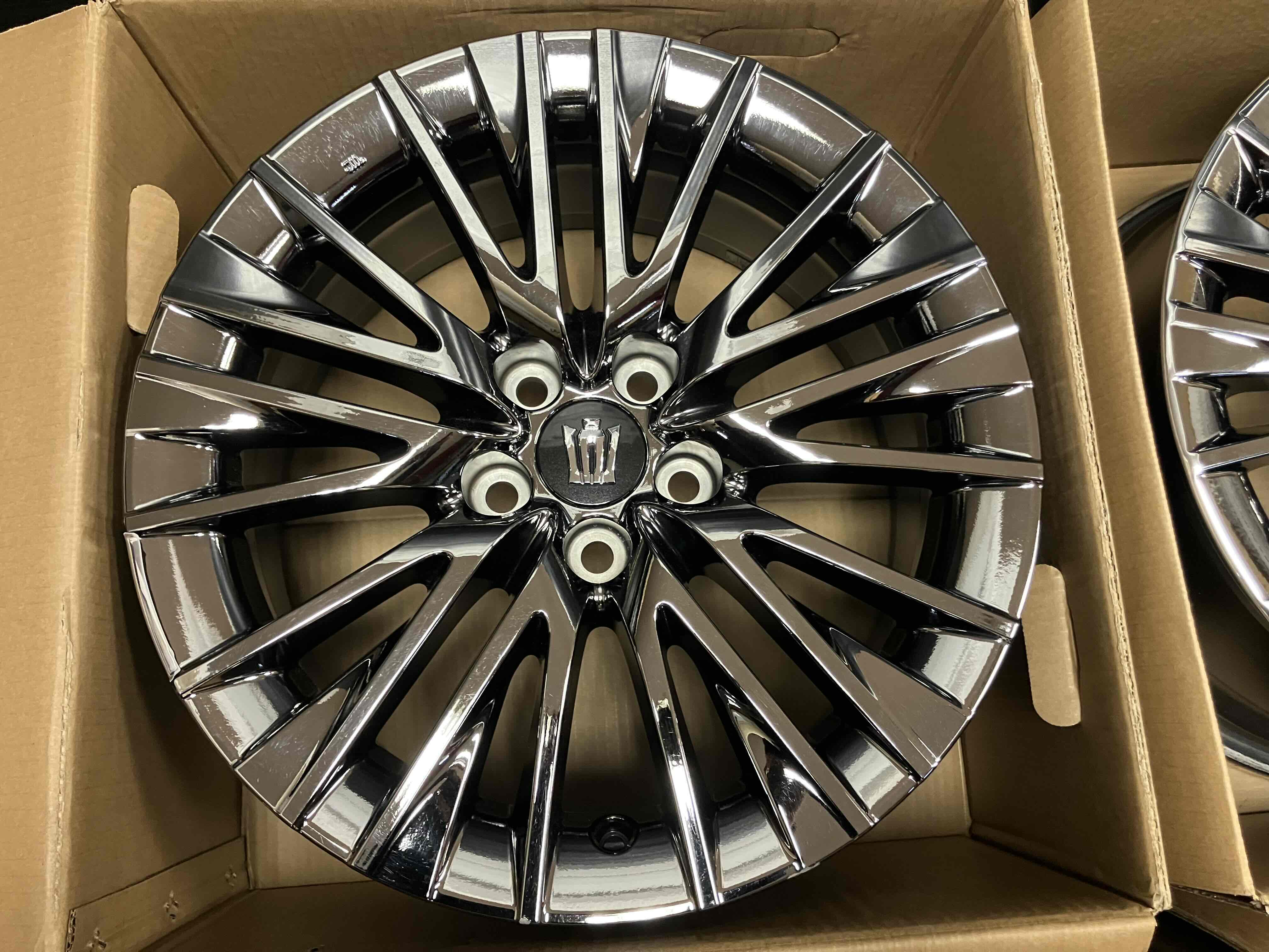 トヨタ220クラウン エグゼクティブ純正 225/45R18 2本セット 18×8J 114.3×5 トヨタ220クラウン エグゼクティブ純正 225/45R18 2本セット 18×8J 114.3×5