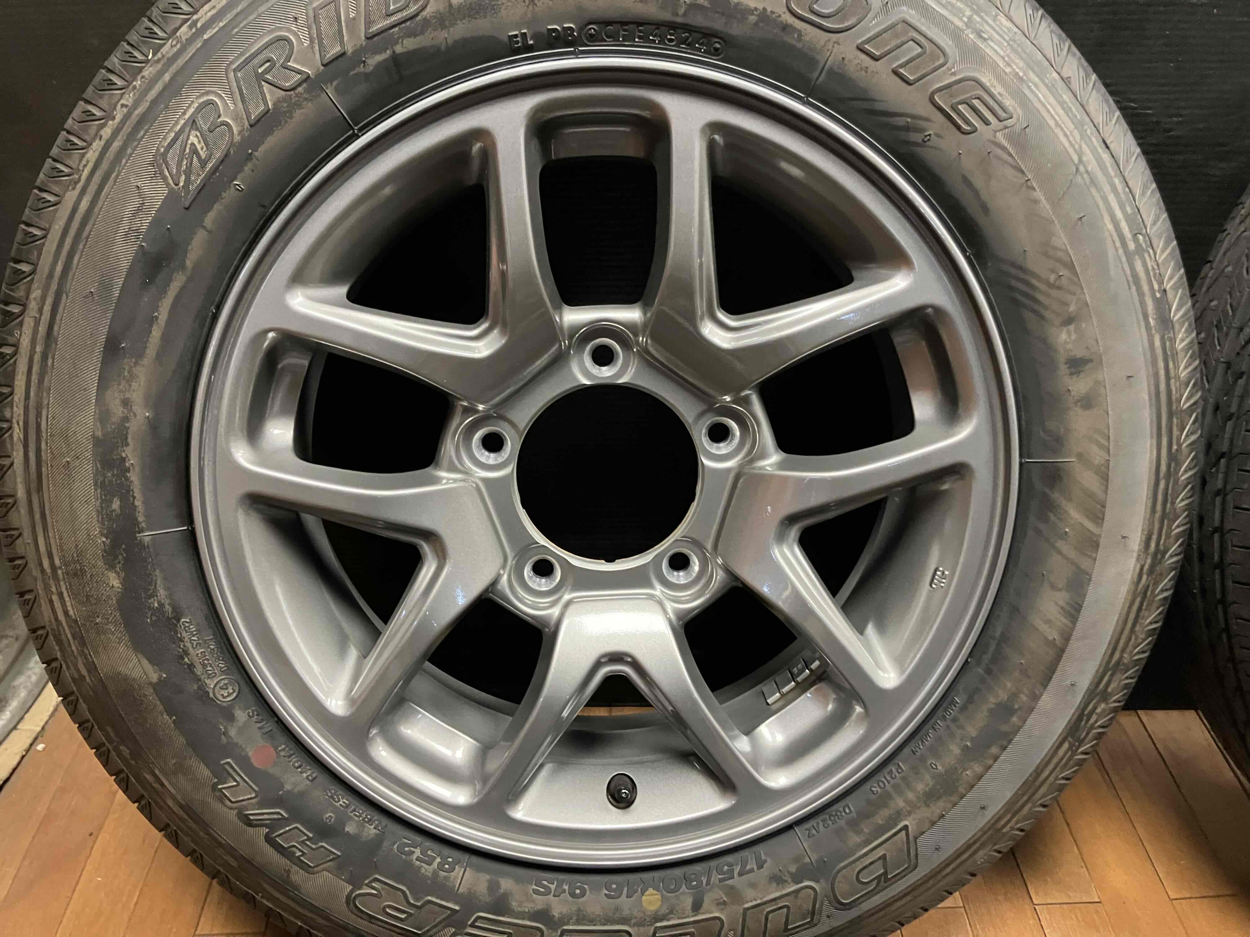 ジムニー純正 アルミホイール  16インチ アルミホイール リペアベース用　廃175/80R16付き ジムニー ジムニー SUZUKI スズキ JB64 純正 新車時 取り外し 16インチ