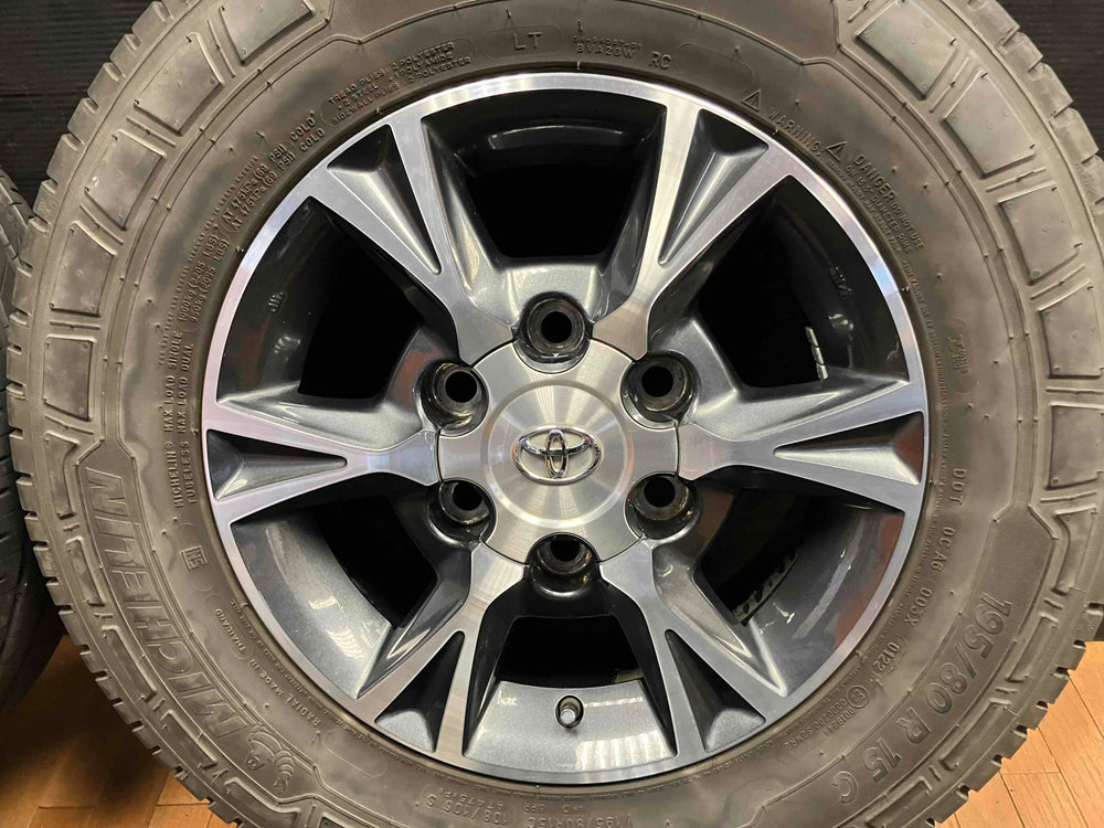 ◇美品◇200系 ハイエース純正 15インチ◇6J+35 6H139.7◇ミシュラン 