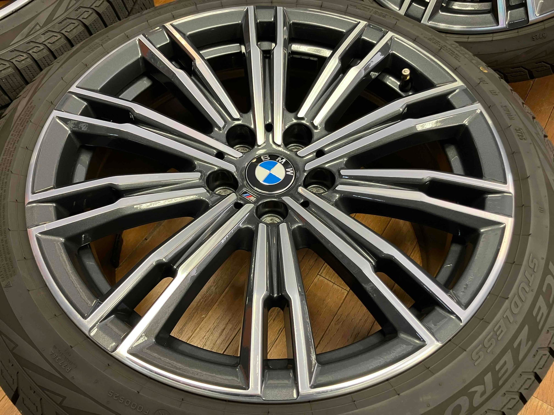 ◇スタッドレス 使用一ヶ月のみ◇BMW 3シリーズ G20純正 ダブル 