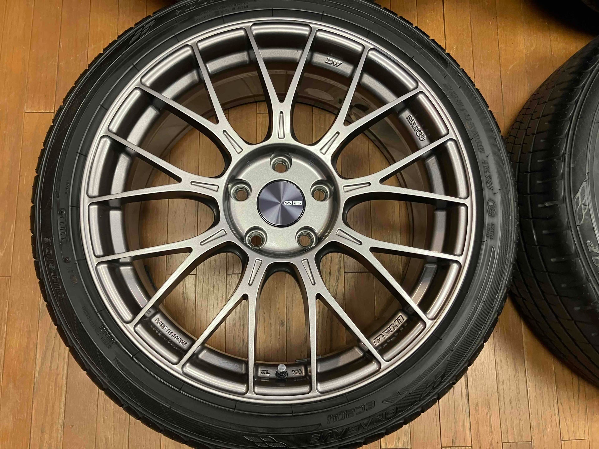◇美品中古4本Set!◇エンケイ PFM1 18インチ◇8J+45 5H114.3◇DL 