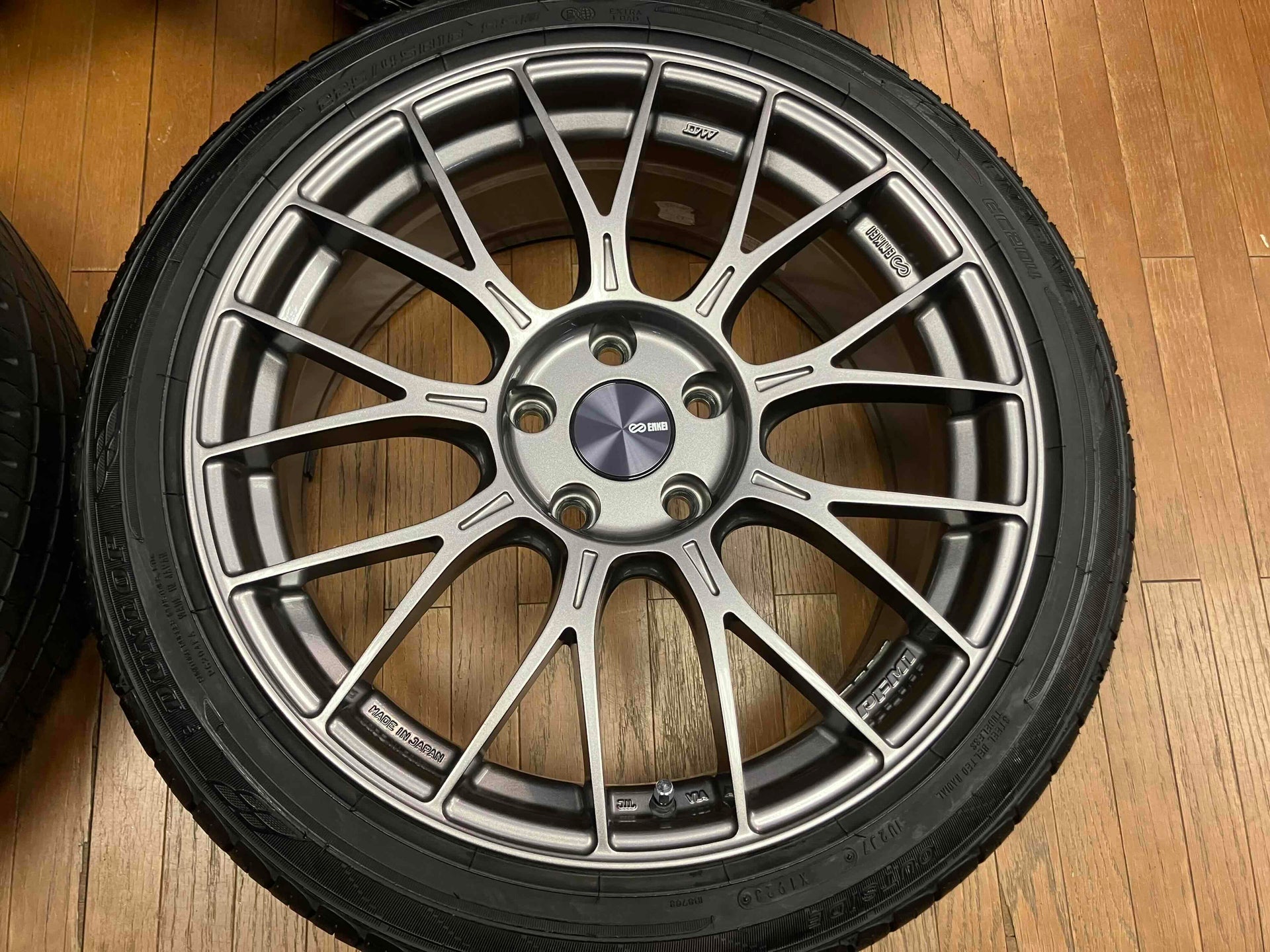 ◇美品中古4本Set!◇エンケイ PFM1 18インチ◇8J+45 5H114.3◇DL 