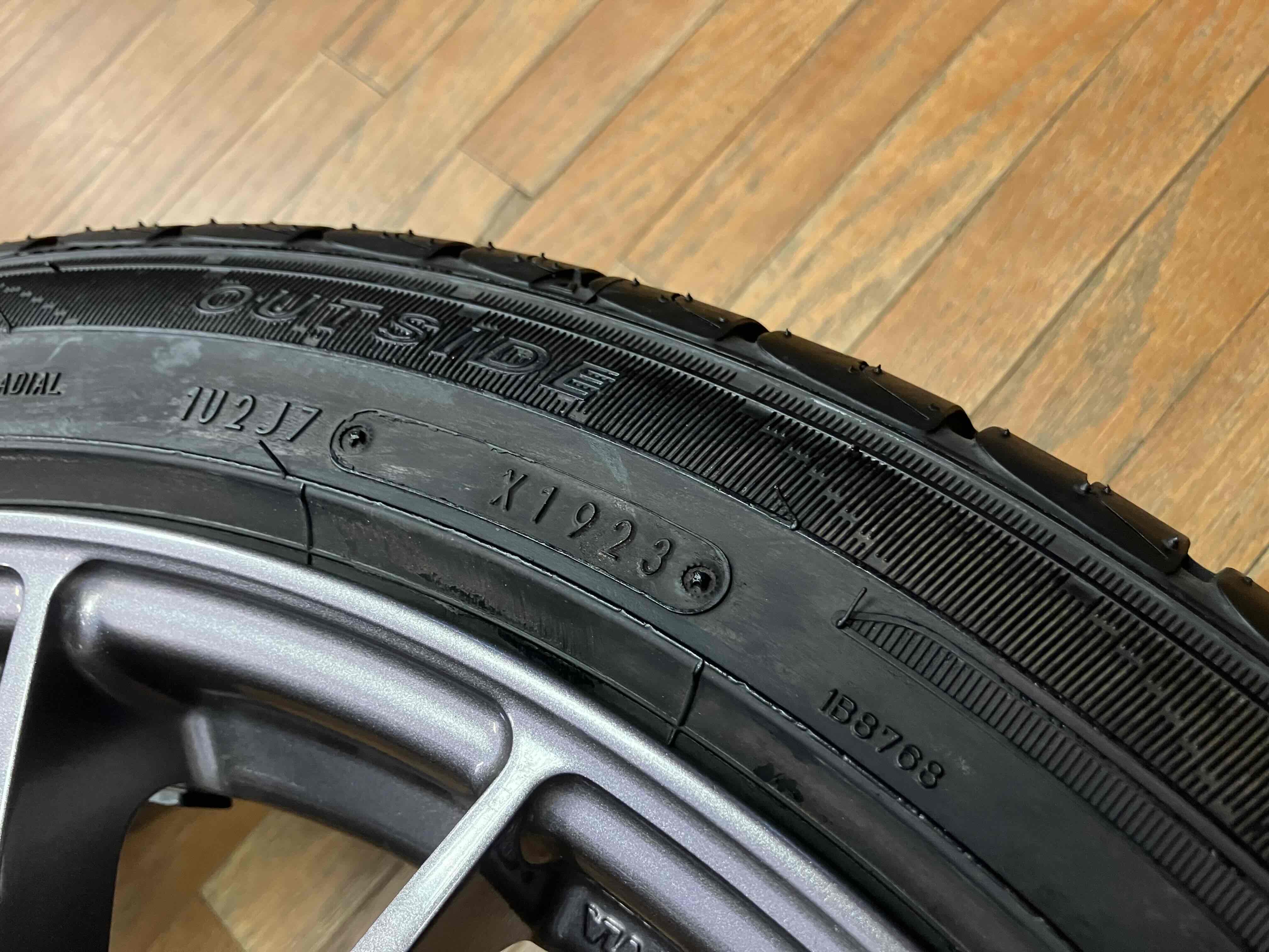 ◇美品中古4本Set!◇エンケイ PFM1 18インチ◇8J+45 5H114.3◇DL