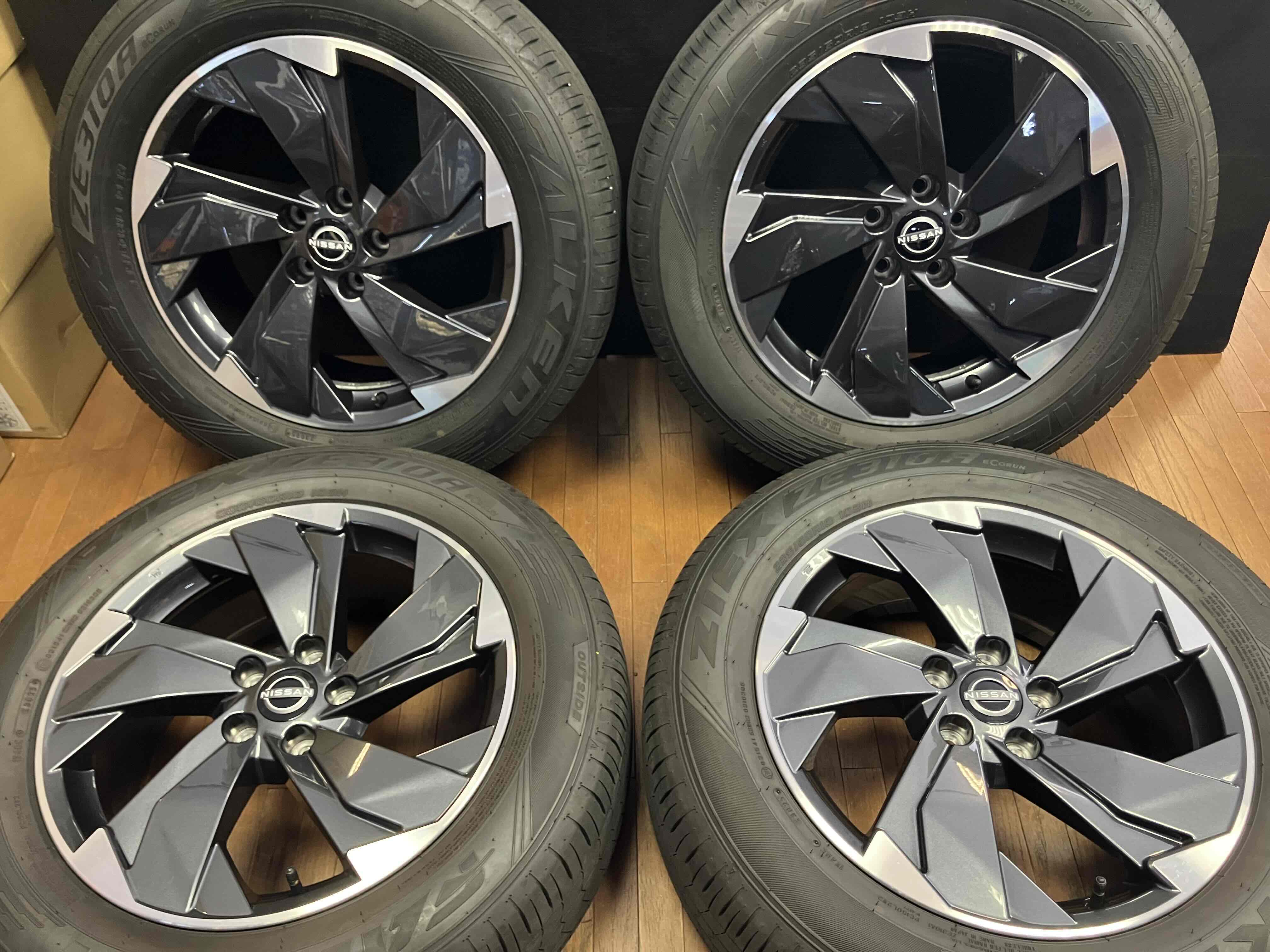 18インチ タイヤホイール 2025年製 美品 傷なし ヨコハマタイヤ（YOKOHAMA TIRE） 【2025年製 新車外し 美品 バリ溝