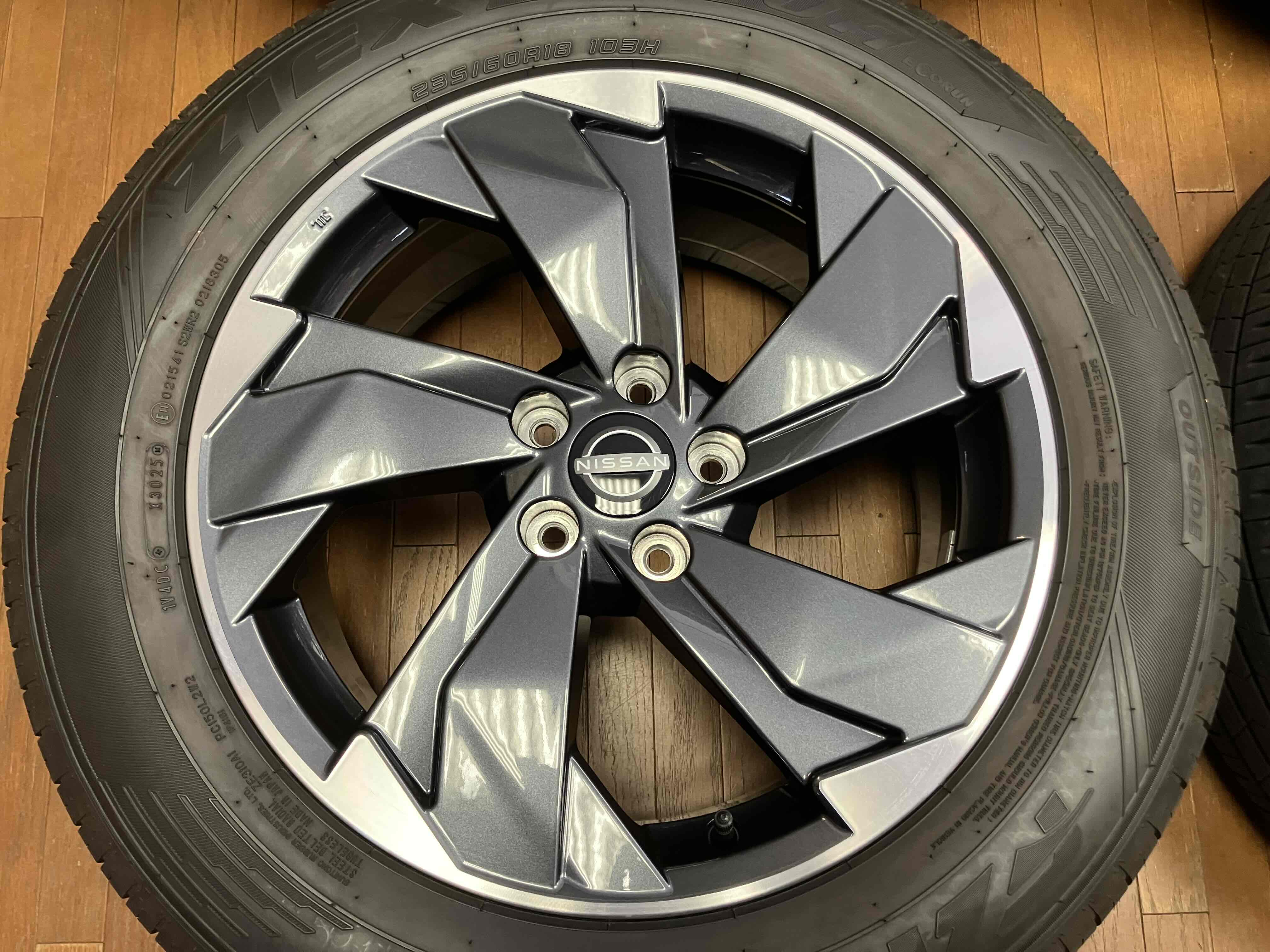 ◇新車外しに近い◇NISSAN T33 エクストレイル純正 18インチ◇7.5J+40