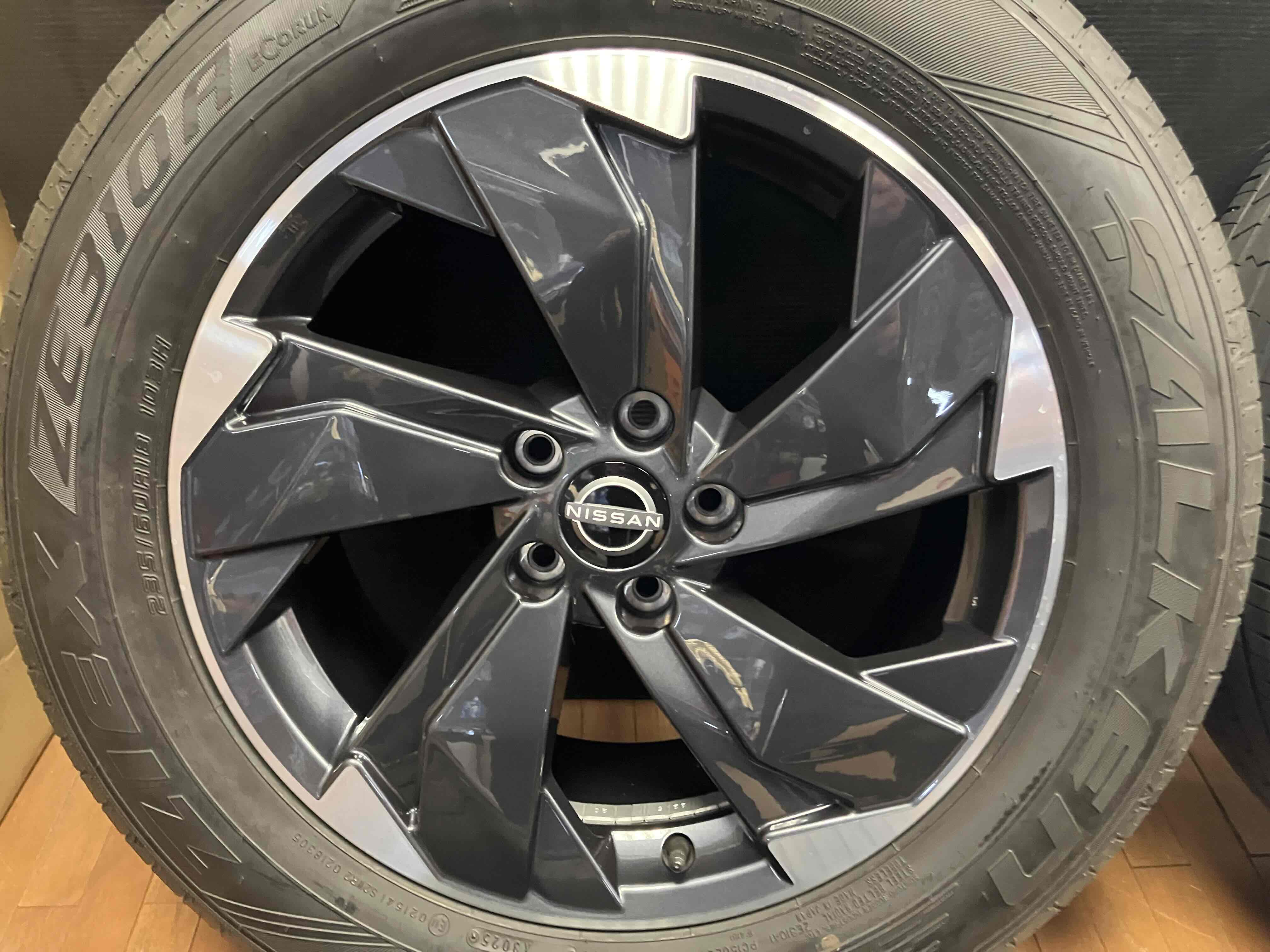 ◇新車外しに近い◇NISSAN T33 エクストレイル純正 18インチ◇7.5J+40