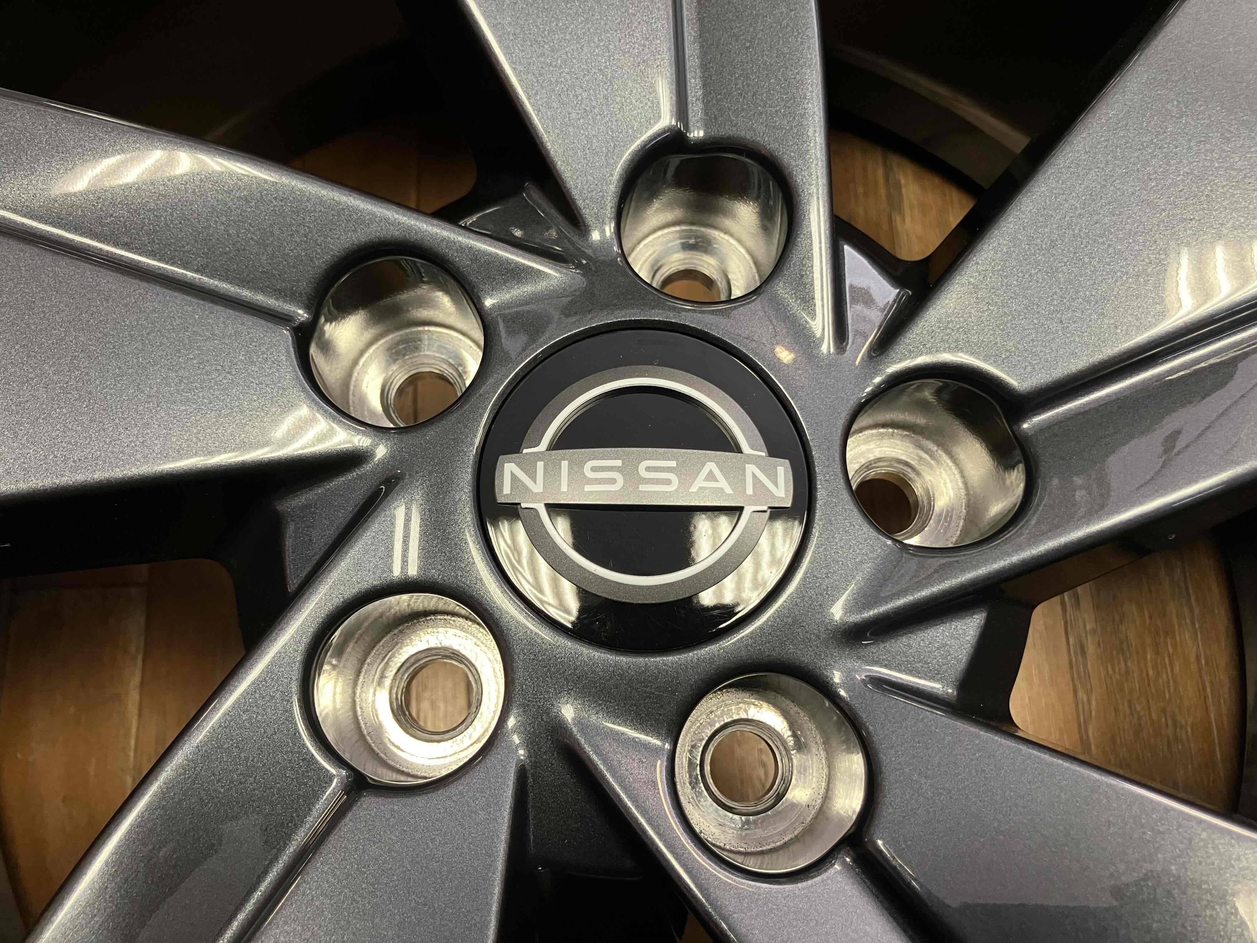 ◇新車外しに近い◇NISSAN T33 エクストレイル純正 18インチ◇7.5J+40