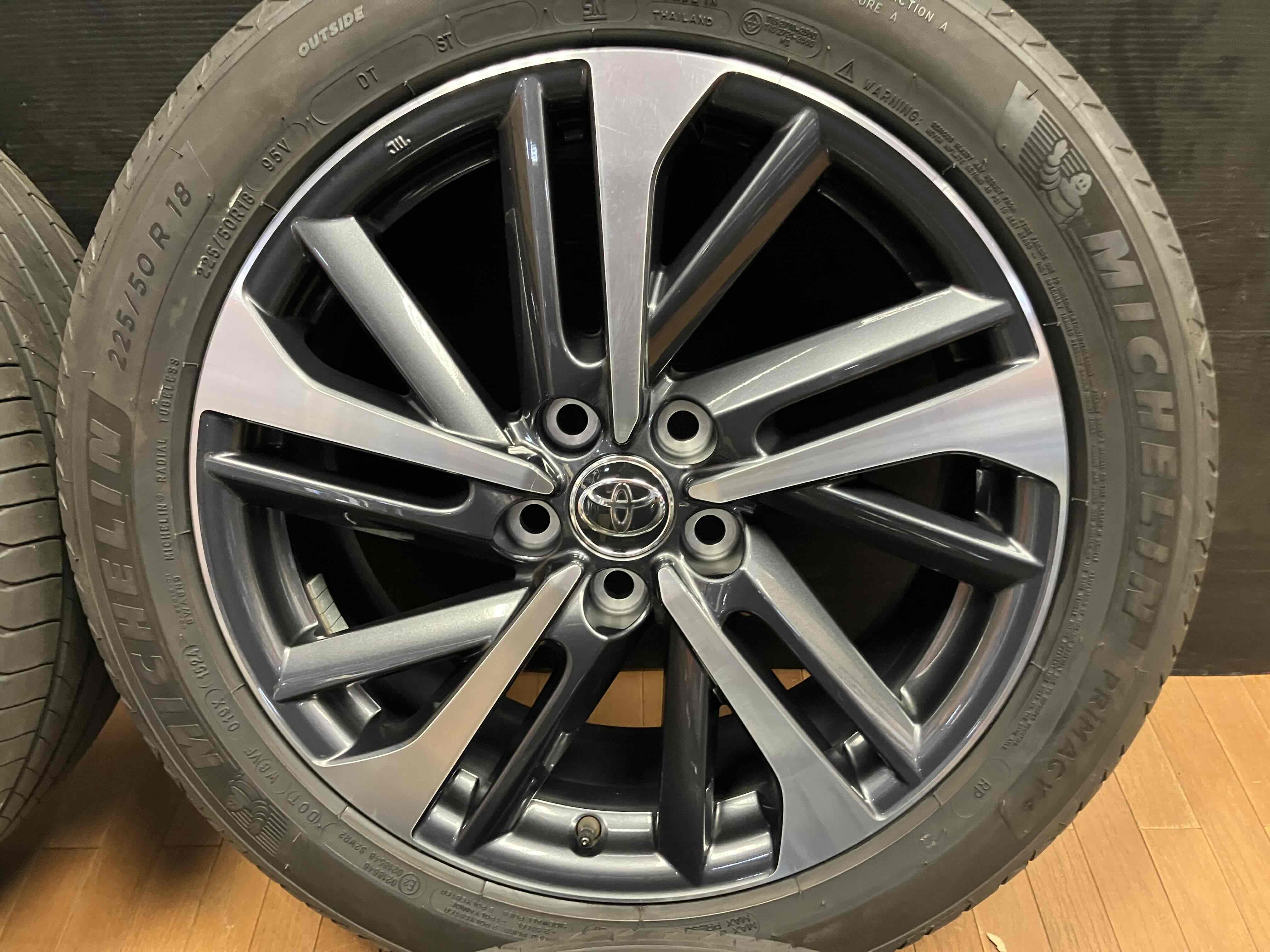 ◇美品!!トヨタ カローラクロス純正 18インチ◇7J+40 5H114.3