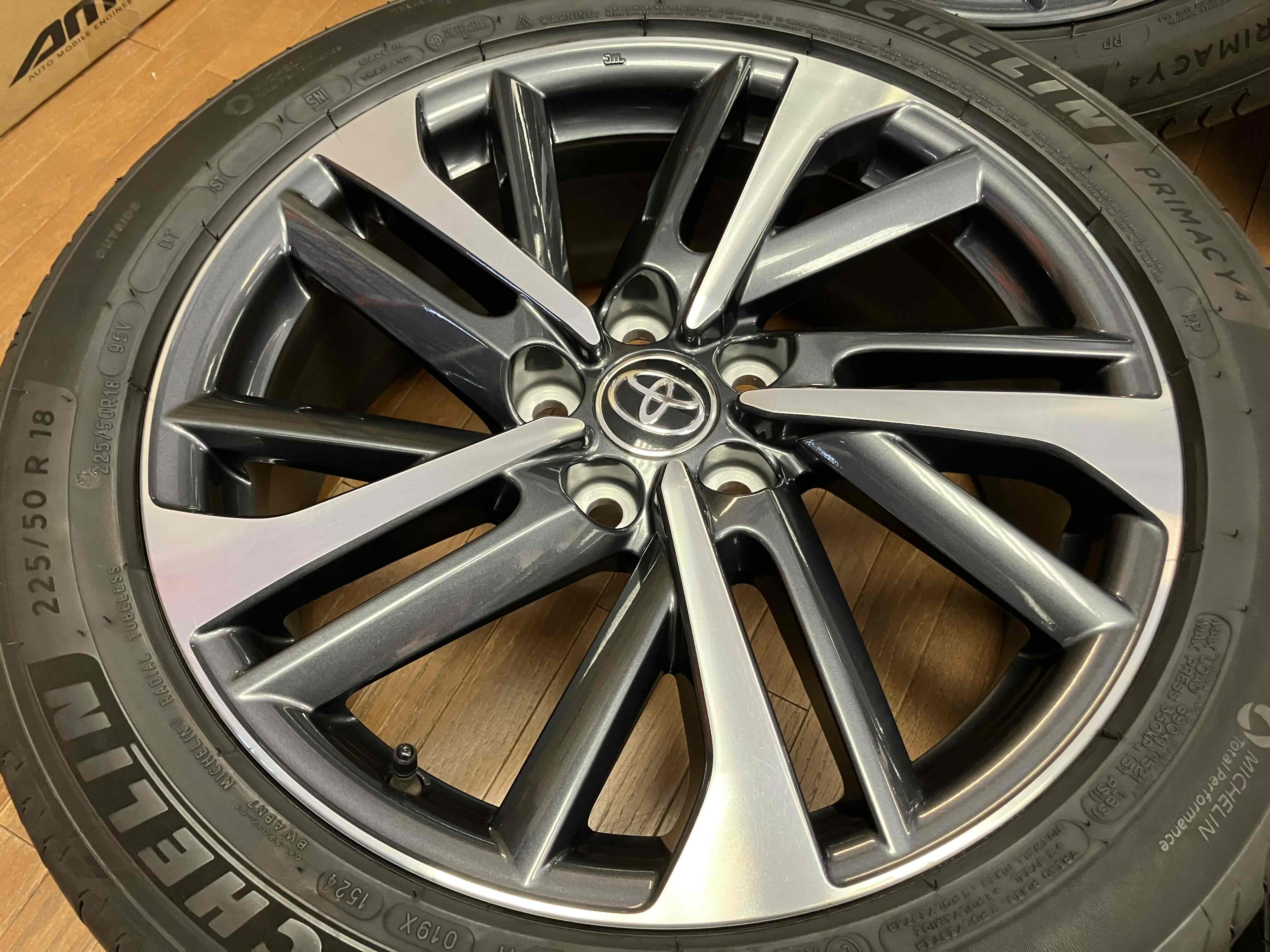 ◇美品!!トヨタ カローラクロス純正 18インチ◇7J+40 5H114.3