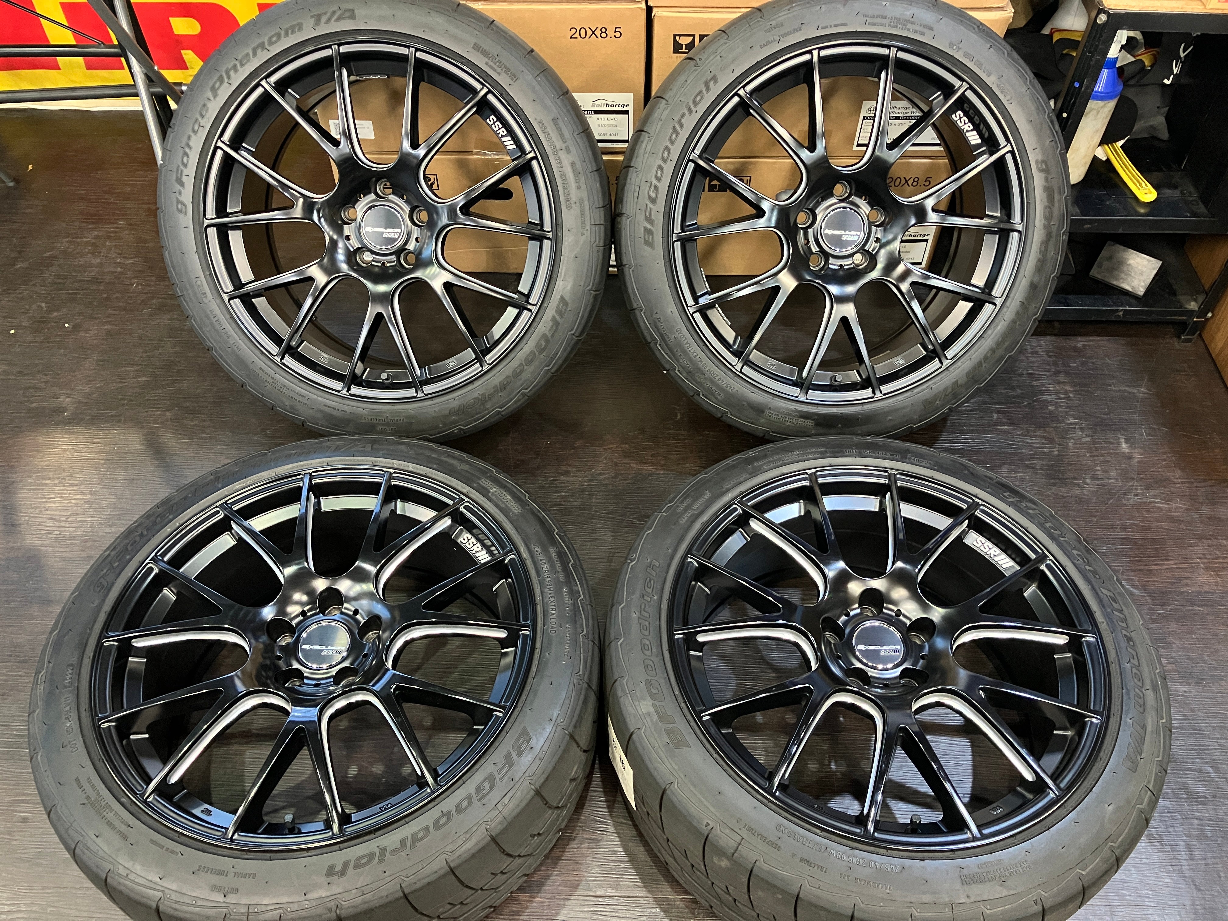 ☆SSR エグゼキューター MB01 19インチ 8.5J+45 114.3/5H BFグッド