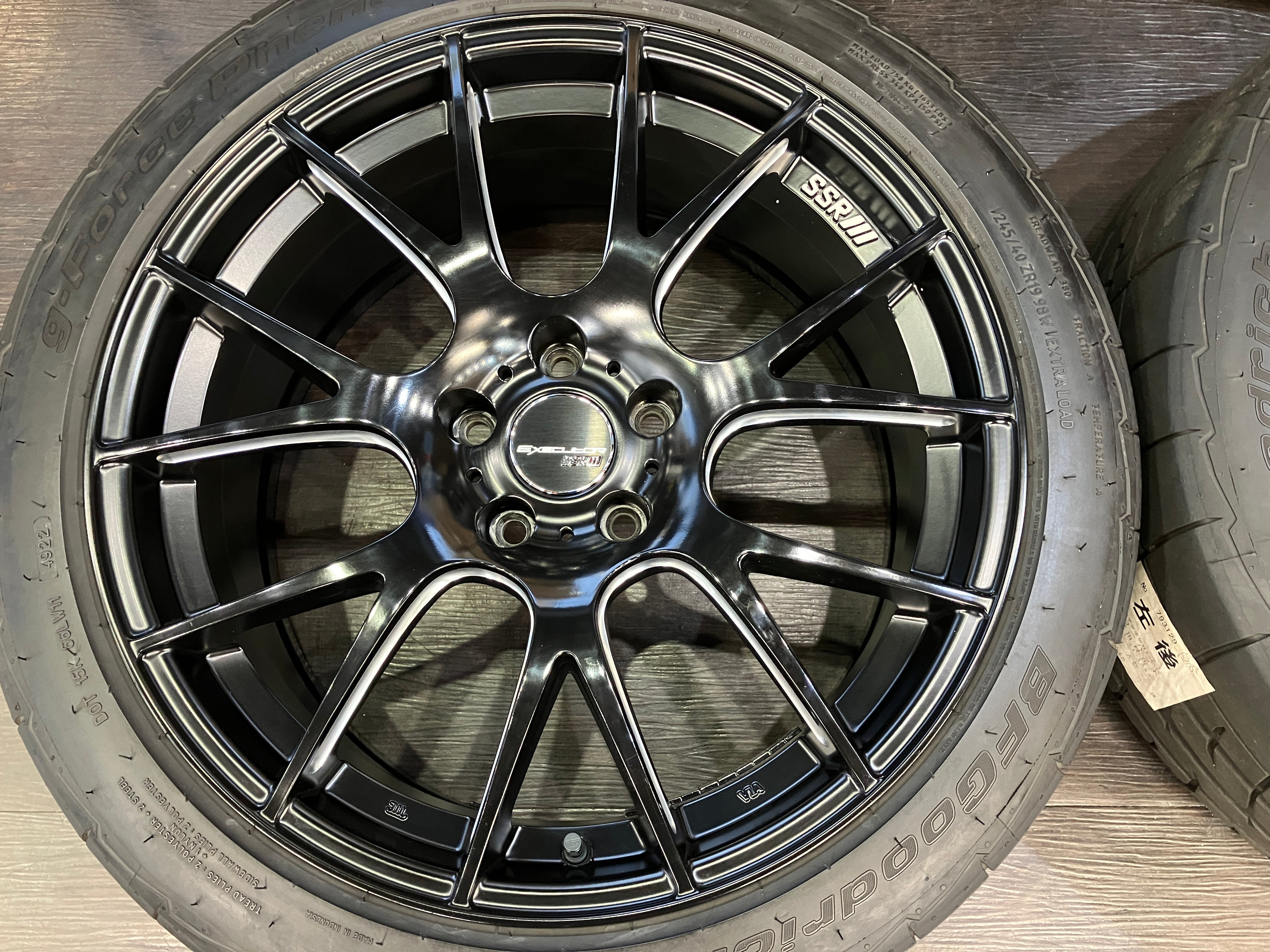 ☆SSR エグゼキューター MB01 19インチ 8.5J+45 114.3/5H BFグッド