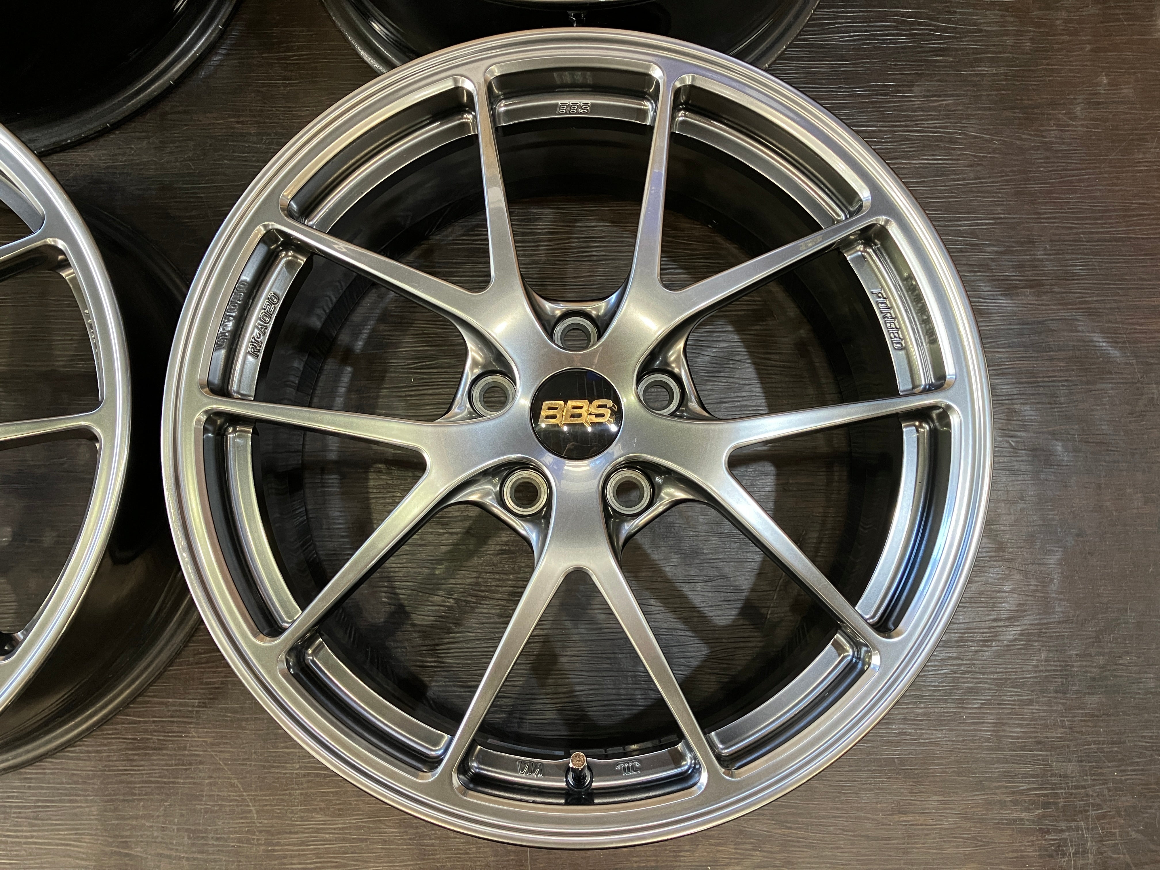 週末限定価格　BBS RI-A18インチ フルセット　ベンツ ☆美品! 鍛造軽量 BBS RI-A 020 18インチ 7.5J +48 112/5 DB BMW MINI