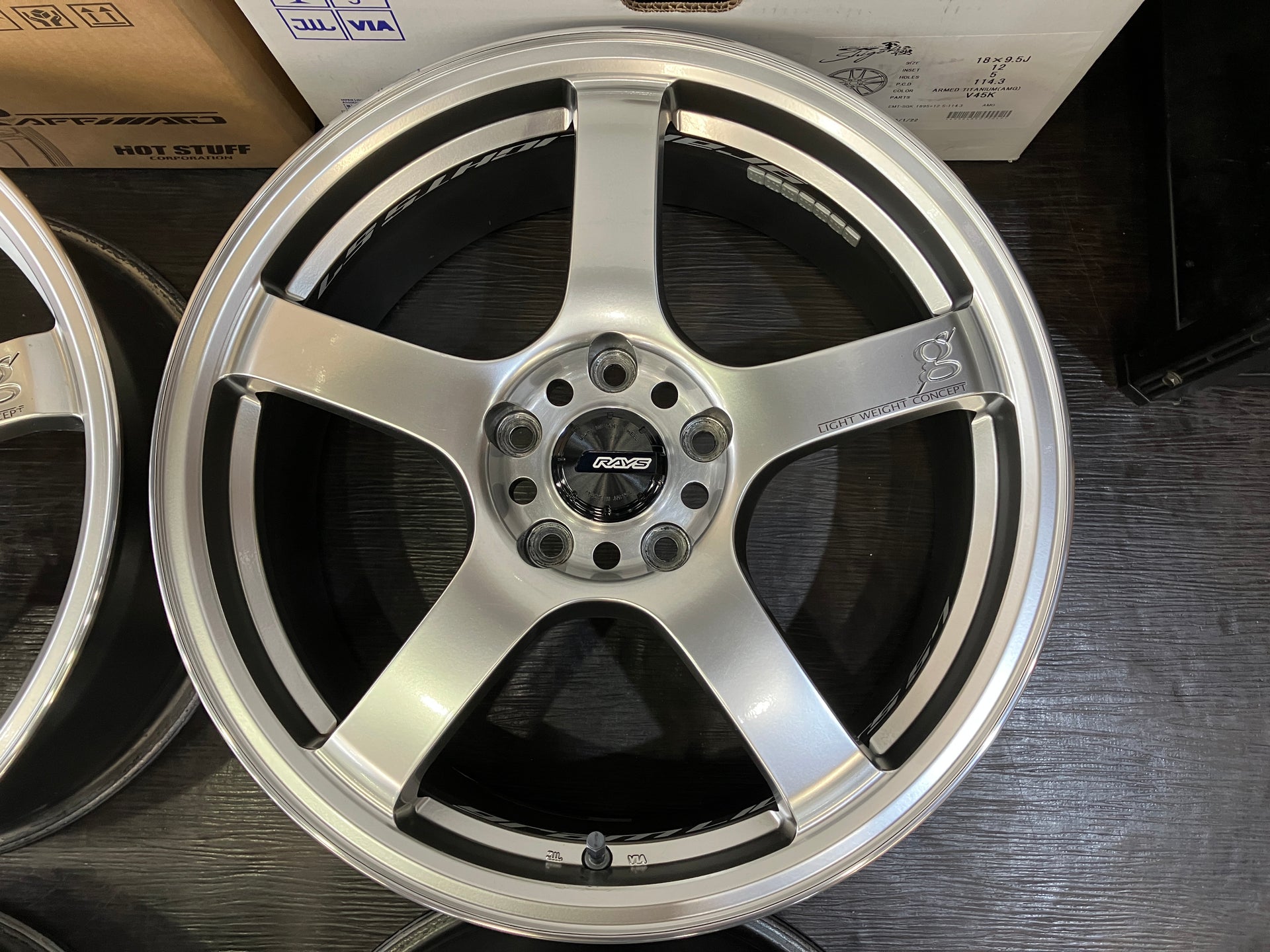 ☆レイズ RAYS グラムライツ gramlights T57-RC 18インチ 7.5J +48 