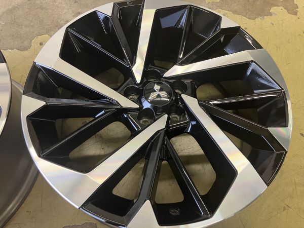 三菱アウトランダーホイール 1 ν§ 状態良好!! 三菱 アウトランダーPHEV (GN0W) 純正 20インチ 8J+35