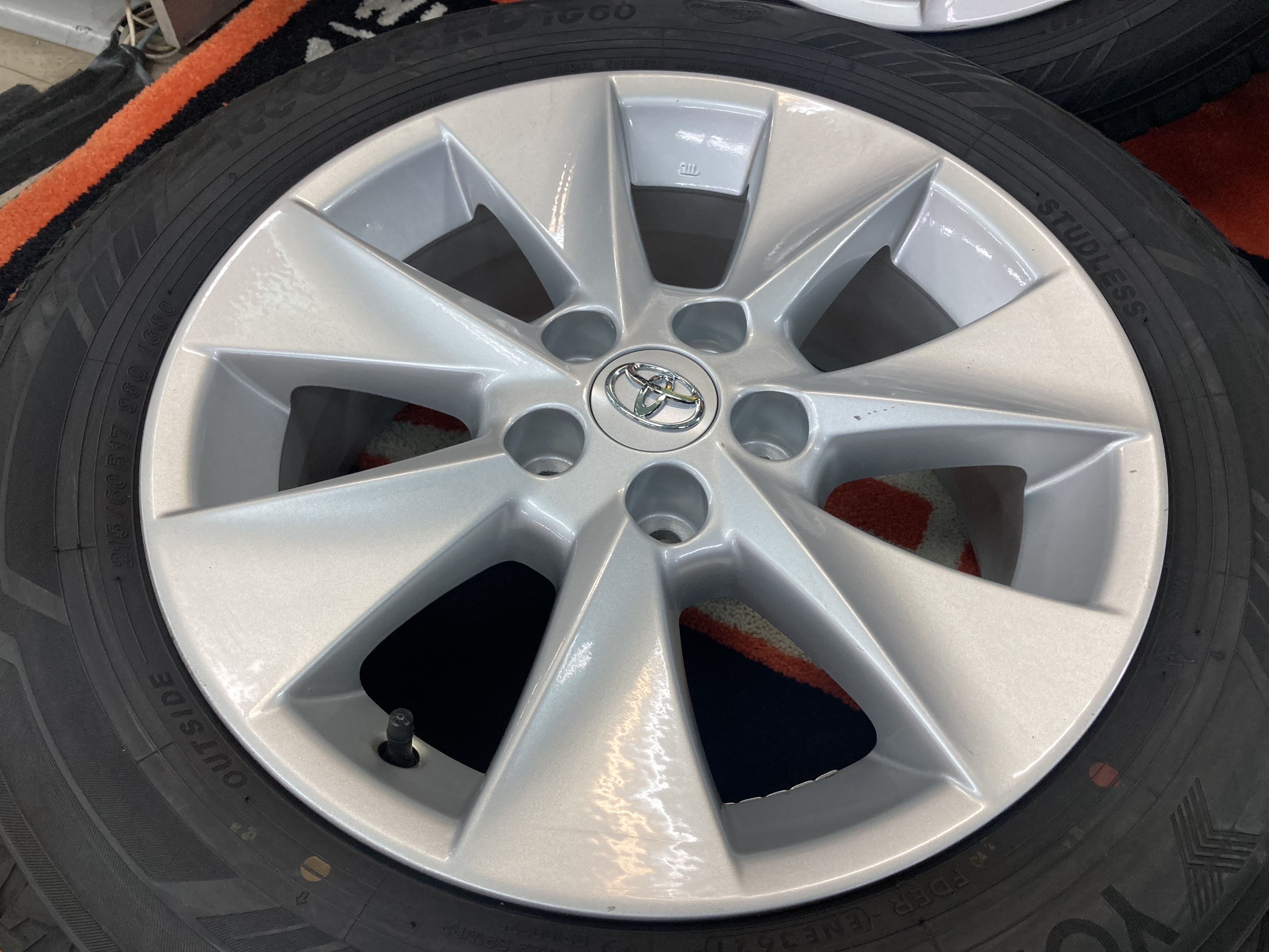 在庫正規店VELLFIRE 20ヴェルファイア純正アルミ+33 215/65R16バリ山スタッドレスダンロップグラントレックSJ ALPHARD 30アルファード C-HRエスティマ スタッドレスタイヤ